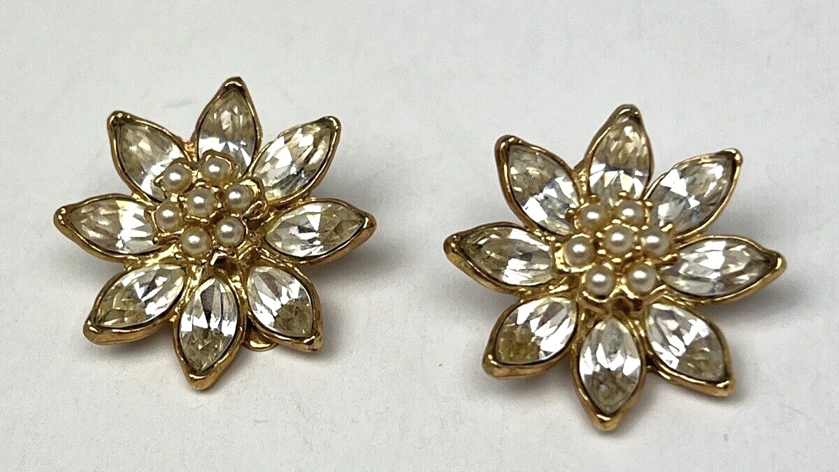 Vintage Gold Plated Crystal Clear Rhinestones Flower Design w/faux pearl center
