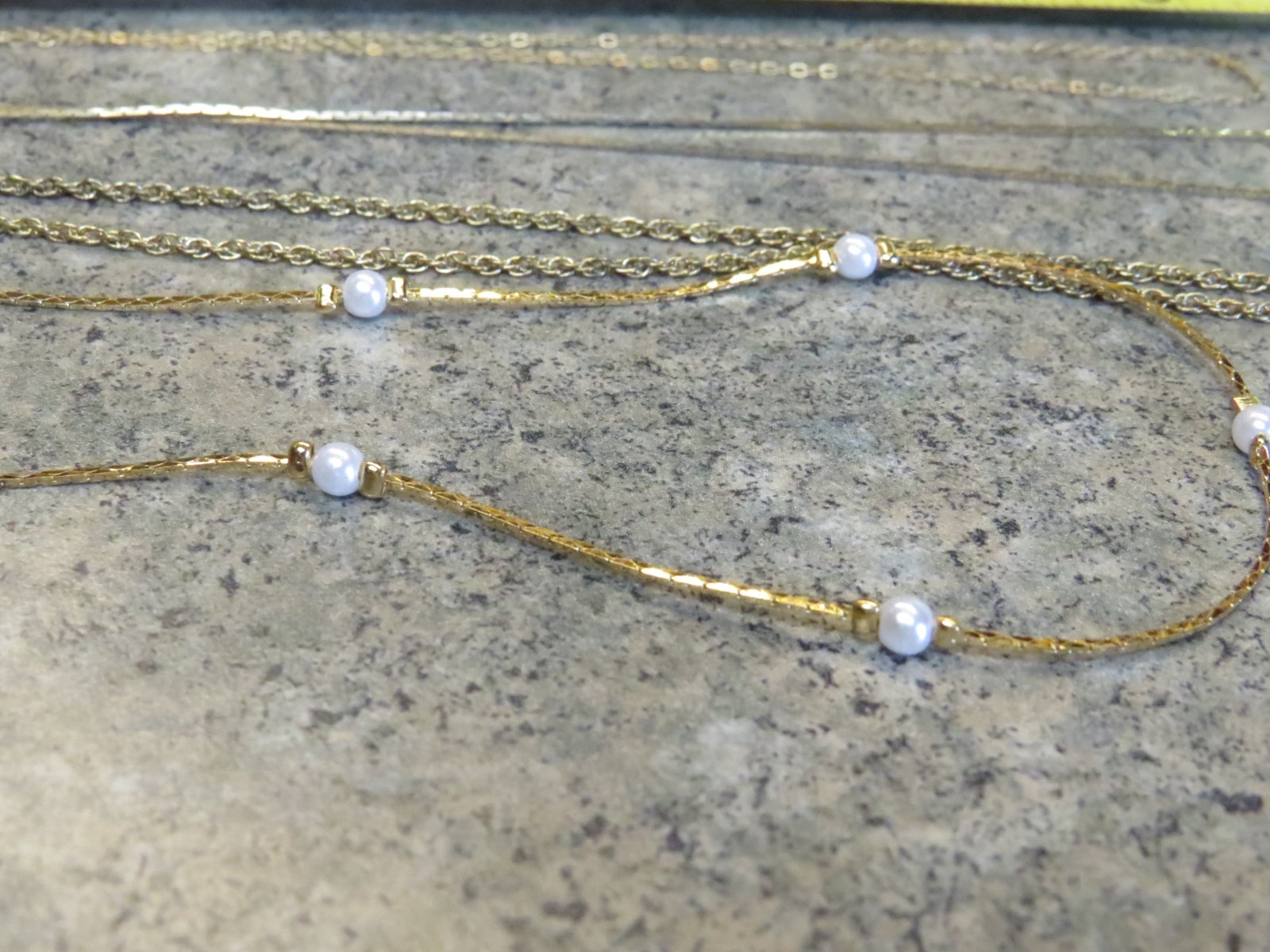 Vintage Necklace Lot Of 4 Chains Gold Tone 17” 18” 23” 23″,Gold/Pearl