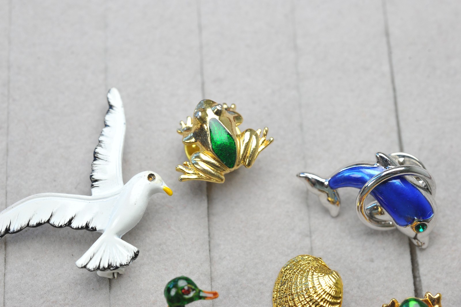 Vtg to now Brooch Pin LOT petite frog lobster fish seagull beach shell CB17