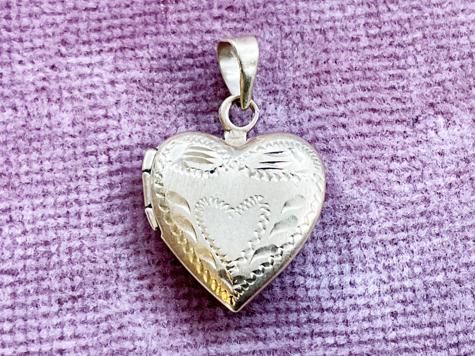 Vintage 14k Yellow Gold Heart Locket Pendant Charm with Etched Heart Design