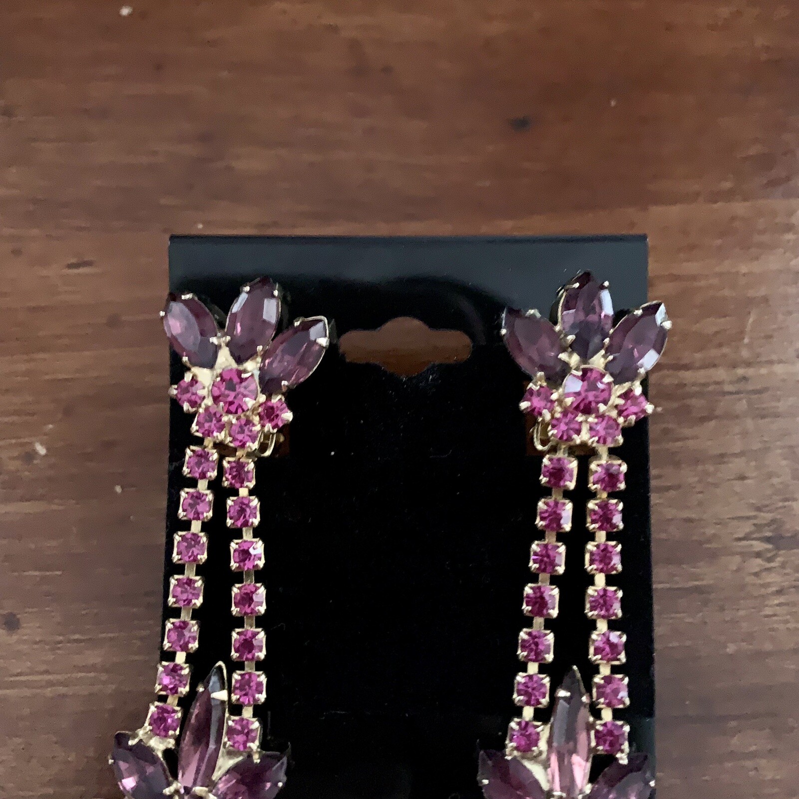 Beautiful Vintage Purple/Magenta Rhinestone Gold Toned Dangle Clip-on Earrings