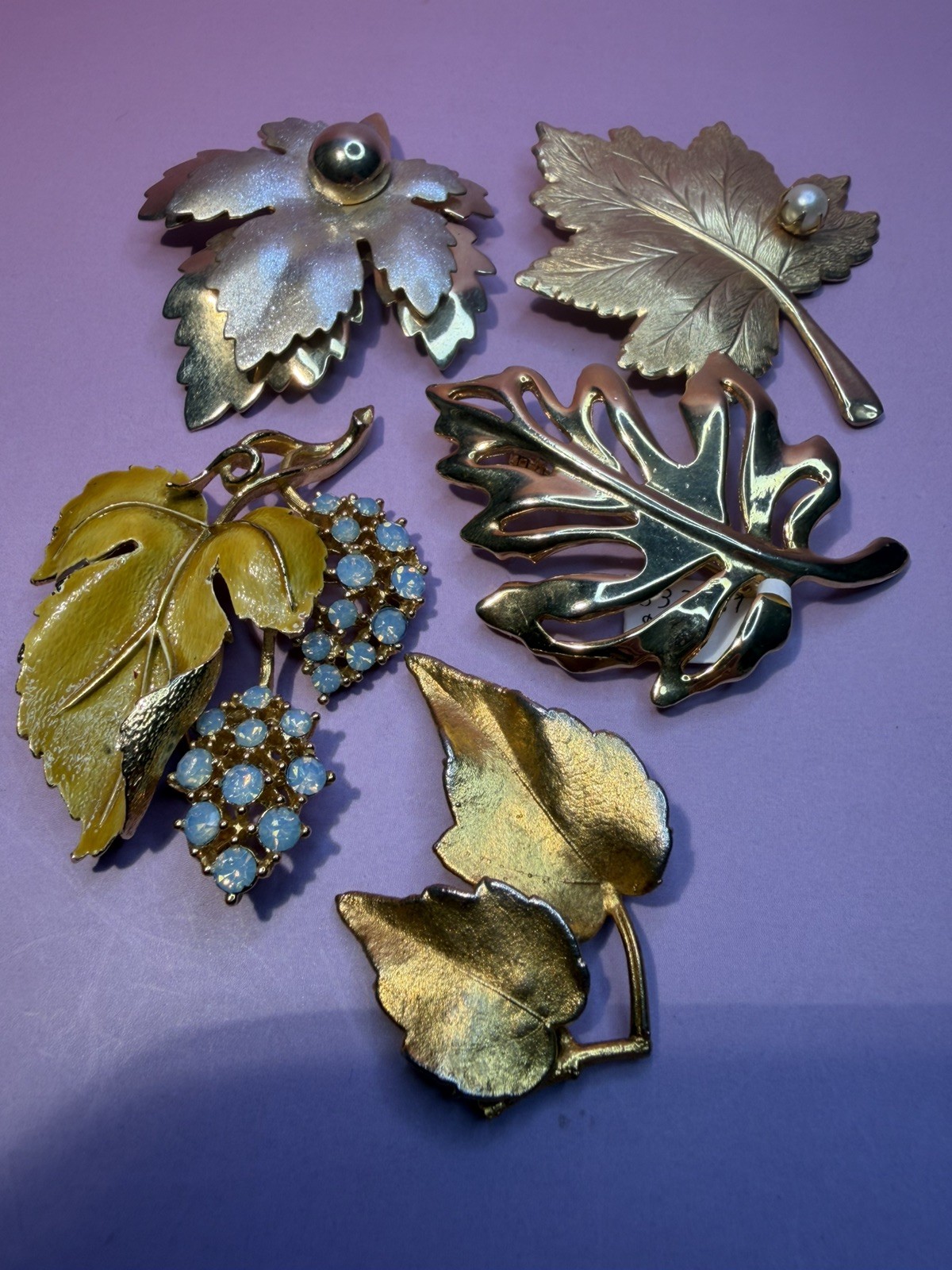 CLEARANCE 65+ Luxury Lot of Vintage and Used Brooches/pendants several Signed