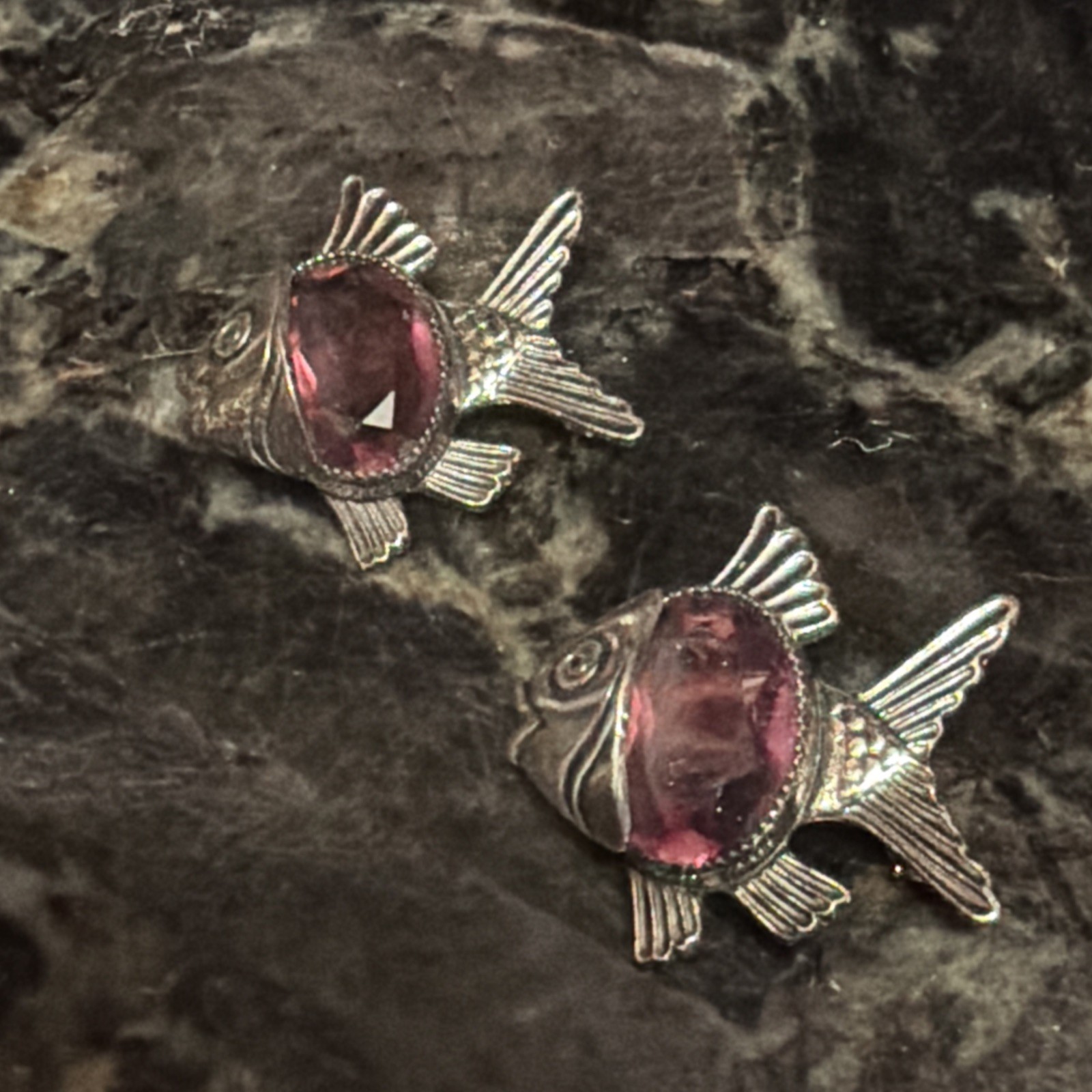 PAIR (2) Vntg DANECRAFT STERLING & Faceted Amethyst Fish Brooches 1” NICE EUC