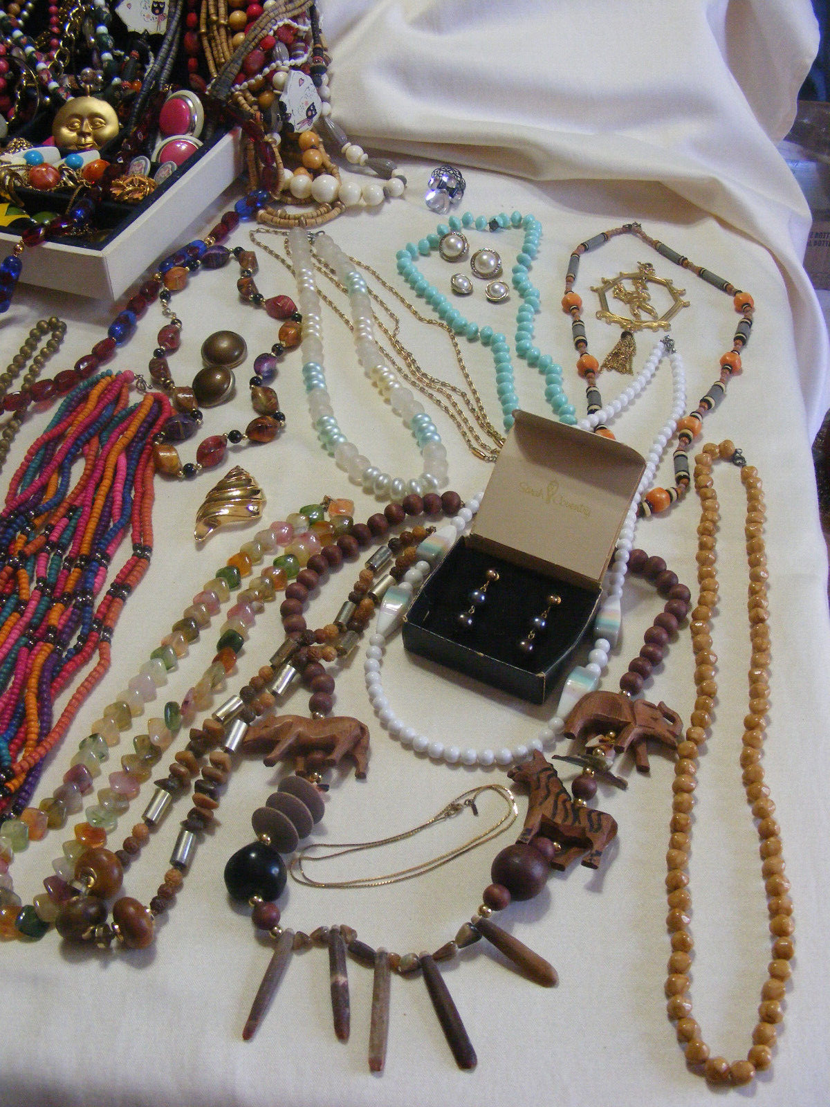 Vintage Jewelry Lot 9+ Pounds 100+ Pieces 50+ Necklaces Bracelets Earrings #E