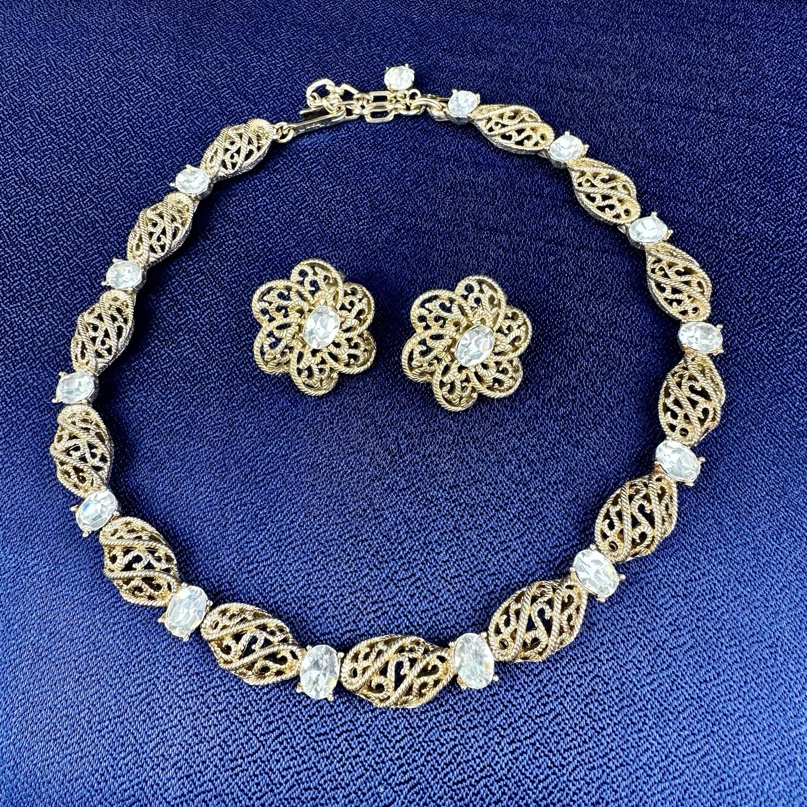 Vintage Crown TRIFARI Gold Tone Necklace & Clip-On Earrings Set ~ Excellent!