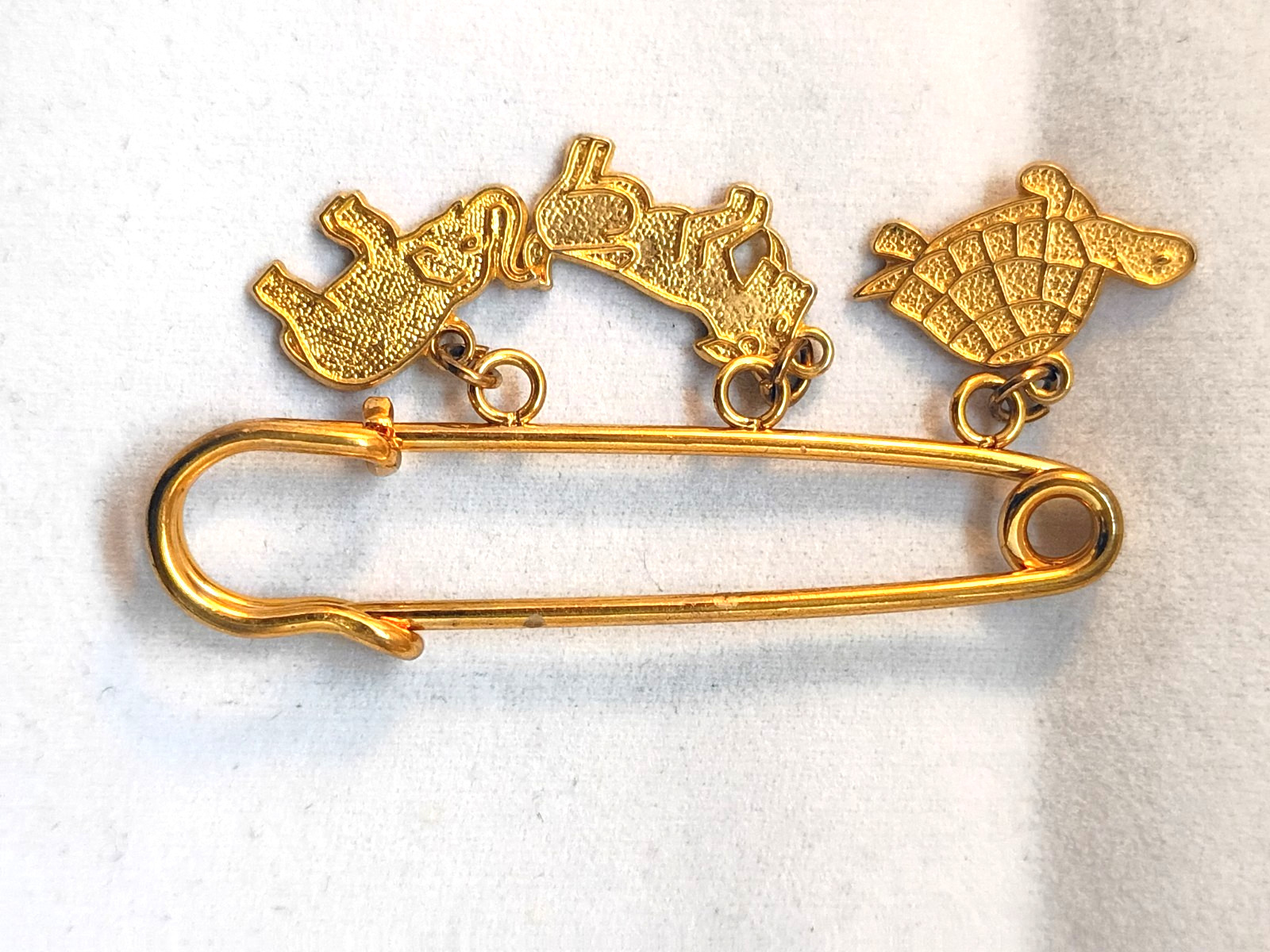Vintage Gold Tone Brooch w/ Dangle Animal Charms Turtle Goat Elephant Good Cond.