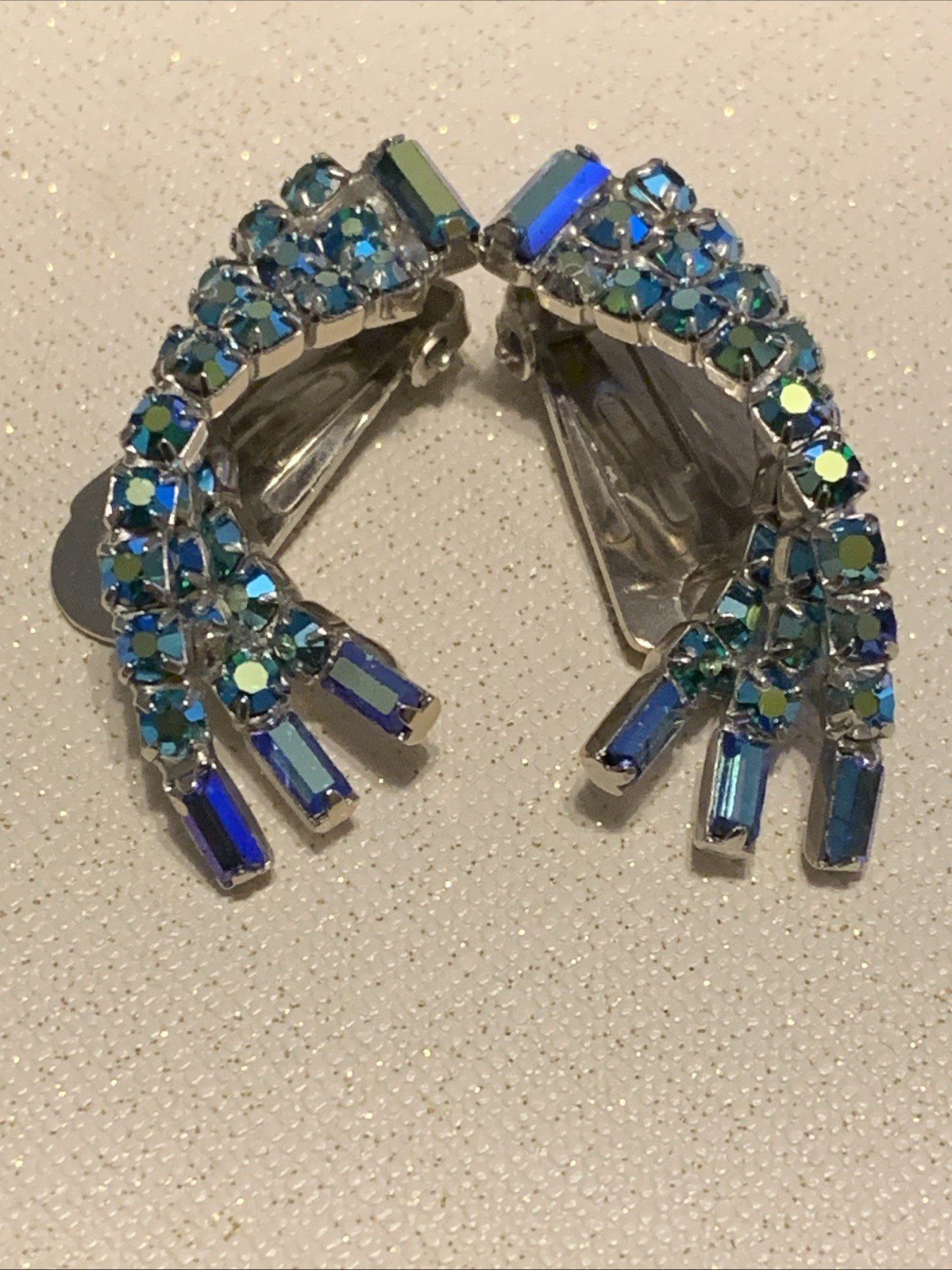 COCO’S ESTATE VTG KRAMER-STYLE BLUE AB DOUBLE TWIST BROOCH DEMI PARURE SET
