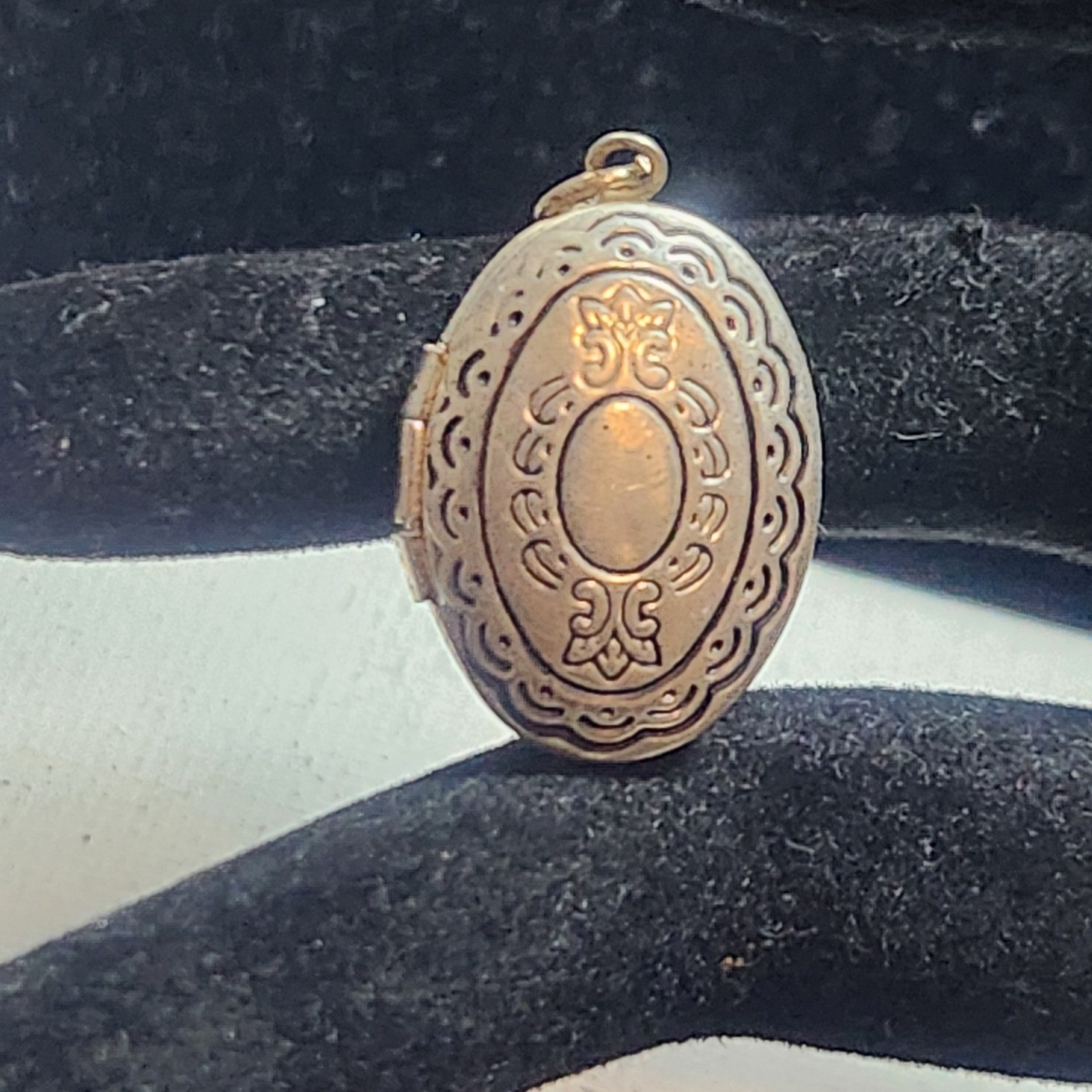 Vintage Silver Tone Etched Oval Locket Pendant Scrollwork Decorative Charm
