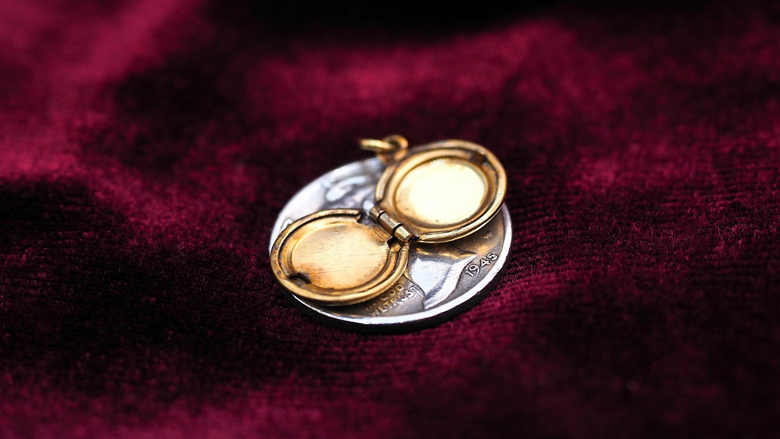 Vintage – 1/20 12kt Gold Filled – Round Minatare Locket – Pendant/ Charm