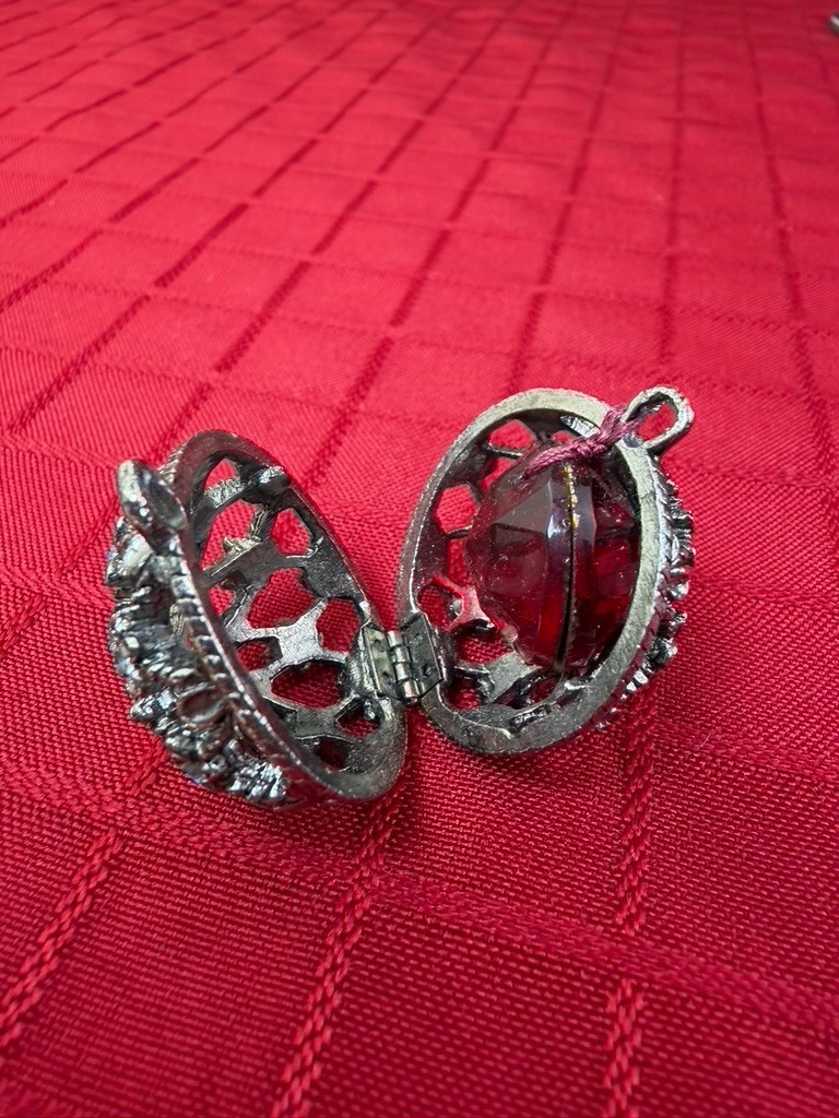 VTG Metal Silver & Red Floral Charm Opening Hinged Locket Pendant