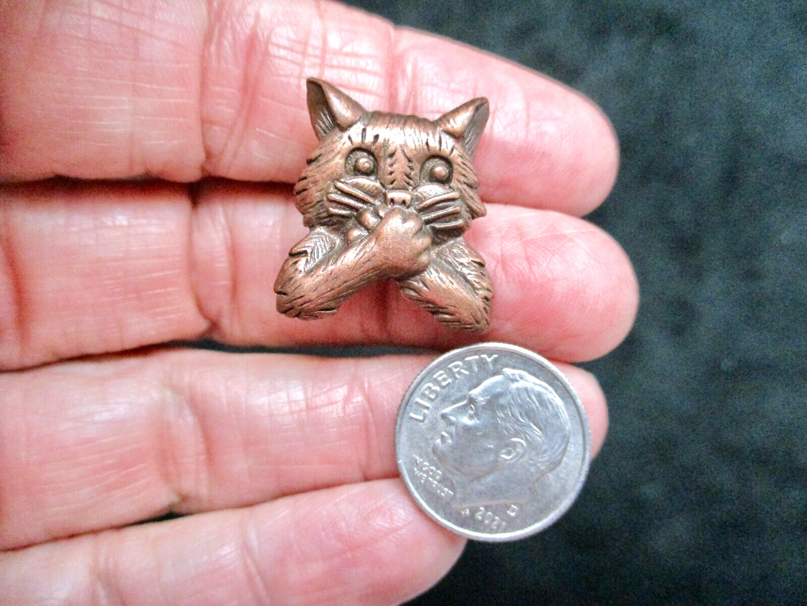Vintage-1980’s “JJ” Copper Tone BASHFUL Cat/Kitty Tack Pin