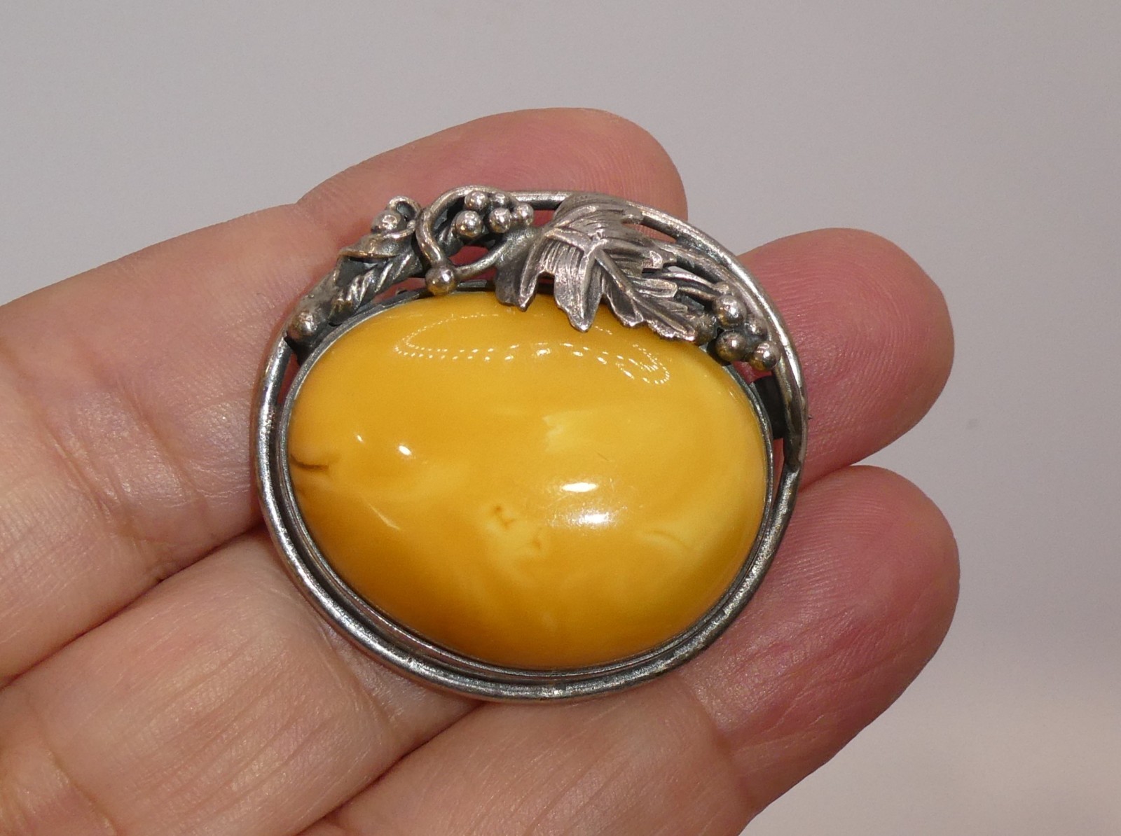 Vtg Art Nouveau Sterling Silver Cabochon Butterscotch Egg Yolk Amber Brooch Pin