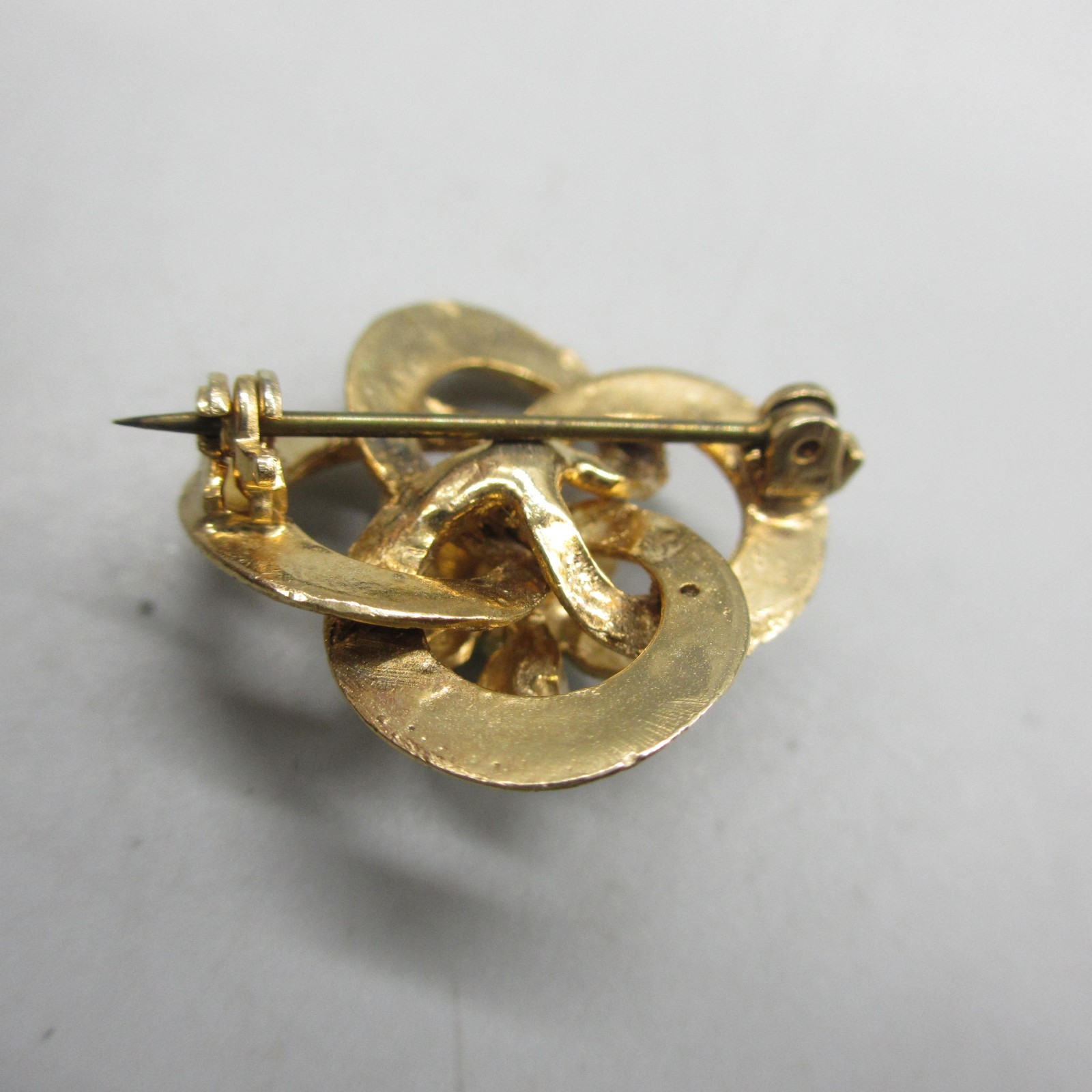 Vintage Enamel Flower Brooch Earrings Set White Green Dainty Gold Tone Screwback