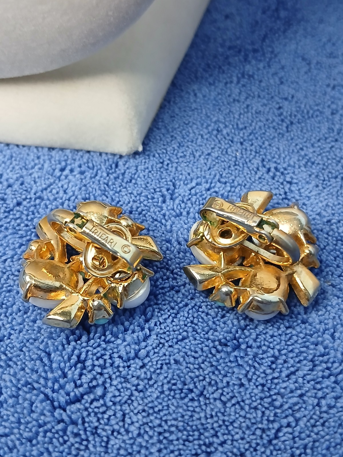 Vintage Crown TRIFARI Necklace & Earrings w/Faux Pearls & Turquoise Set- READ