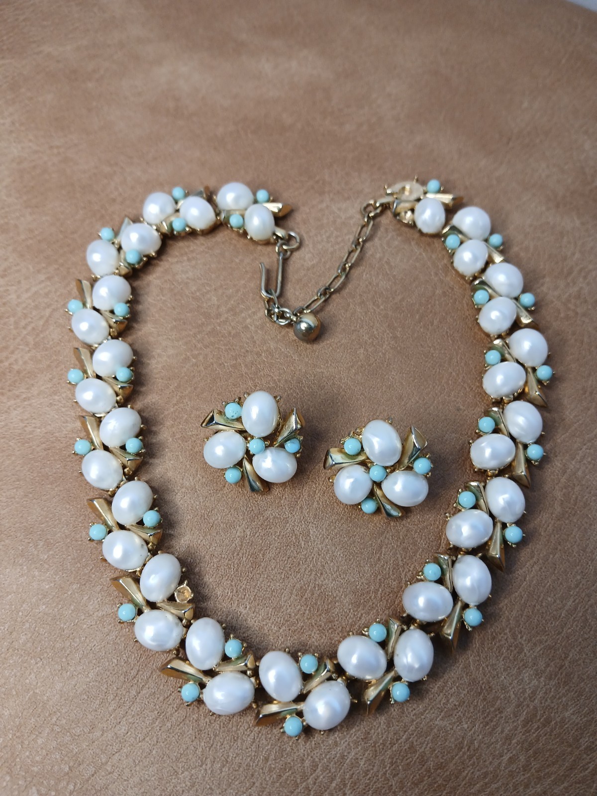 Vintage Crown TRIFARI Necklace & Earrings w/Faux Pearls & Turquoise Set- READ