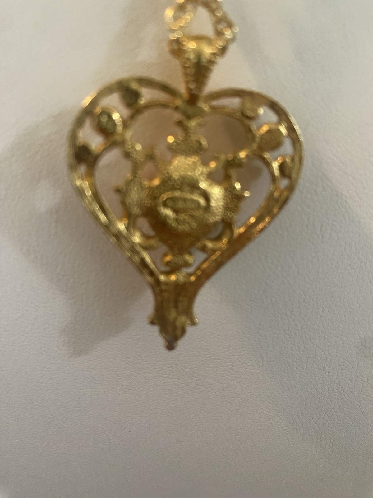 AVON~VTG 1990’s Victorian Style Heart Necklace With Pink Porcelain Rose-28″