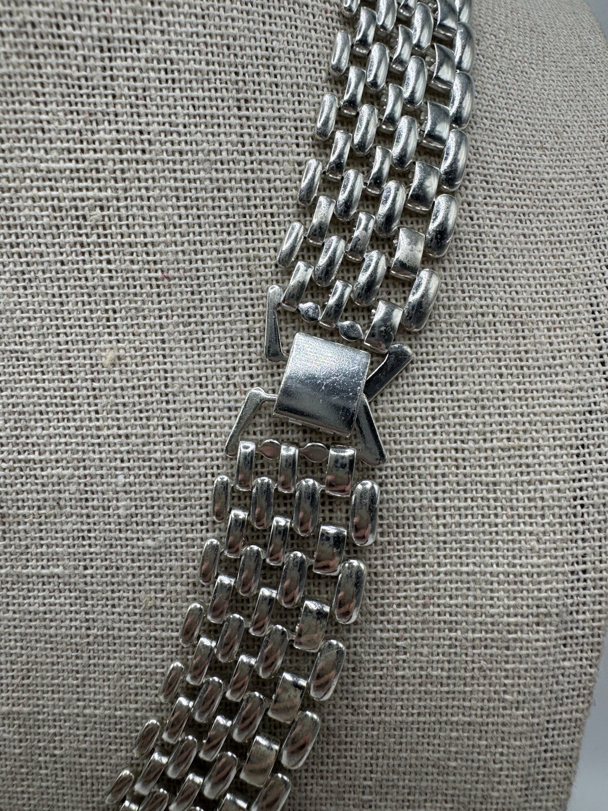 Vintage Avon Silver Plated Wide Flat Panther Link Chain Collar Necklace