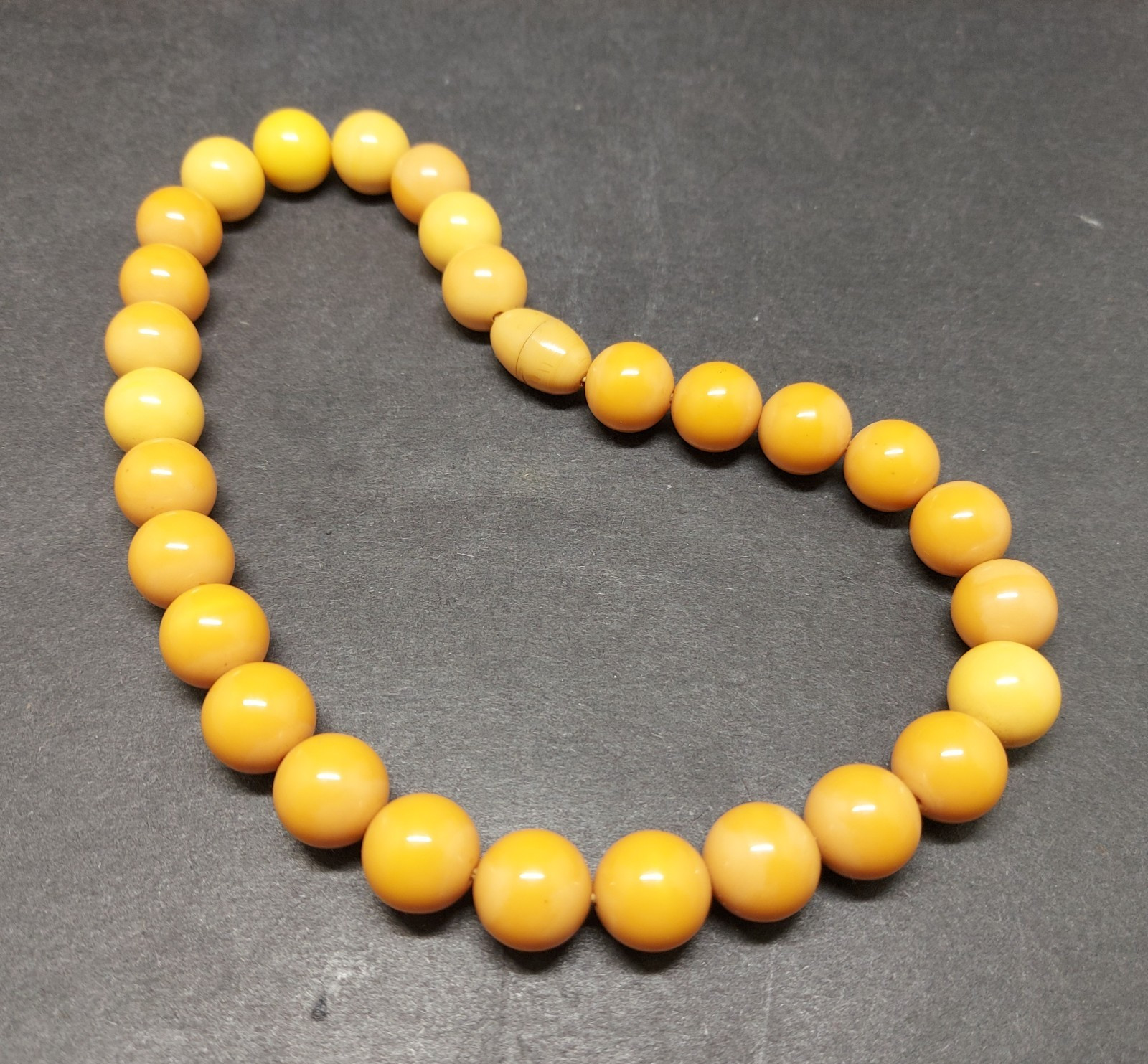 Vintage Butterscotch Egg Yolk Bakelite Round Beaded Necklace 15-1/2” 47g Tested