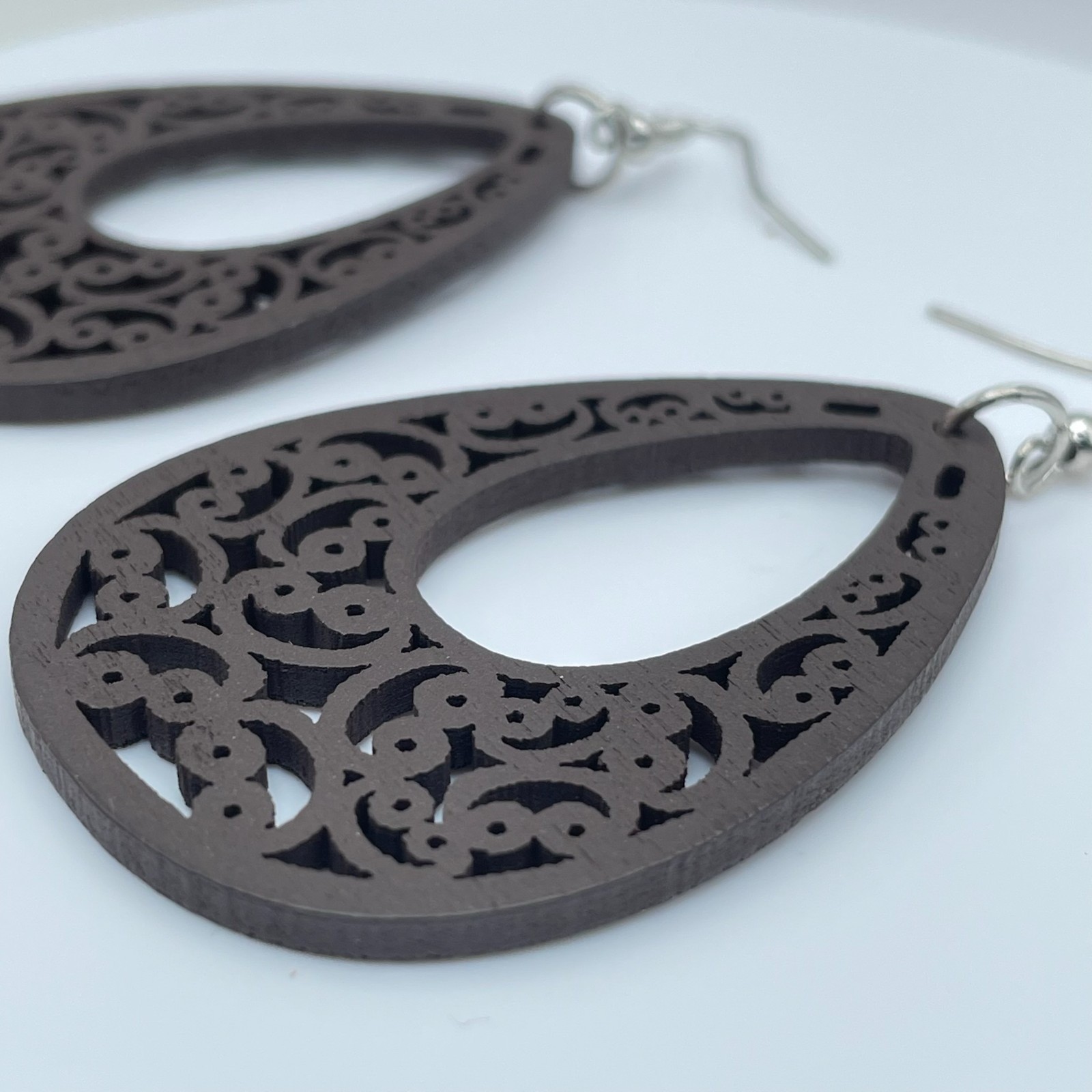 Vintage 90s Brown Wood Filigree Teardrop Dangle Earrings Boho Hippie Fashion Y2K