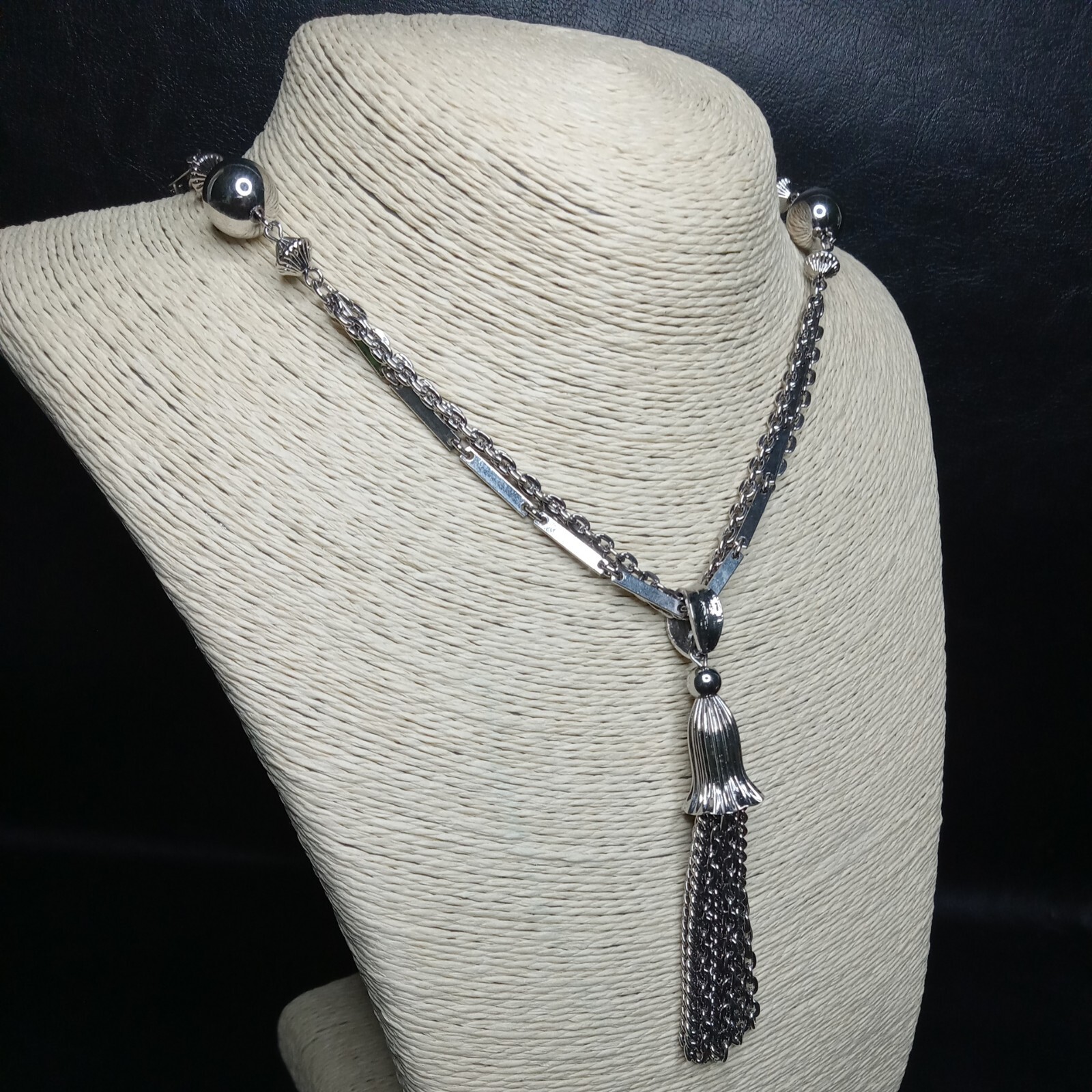 Vintage Jewelery Multiple Chains Necklace Whit Tassel. 8376