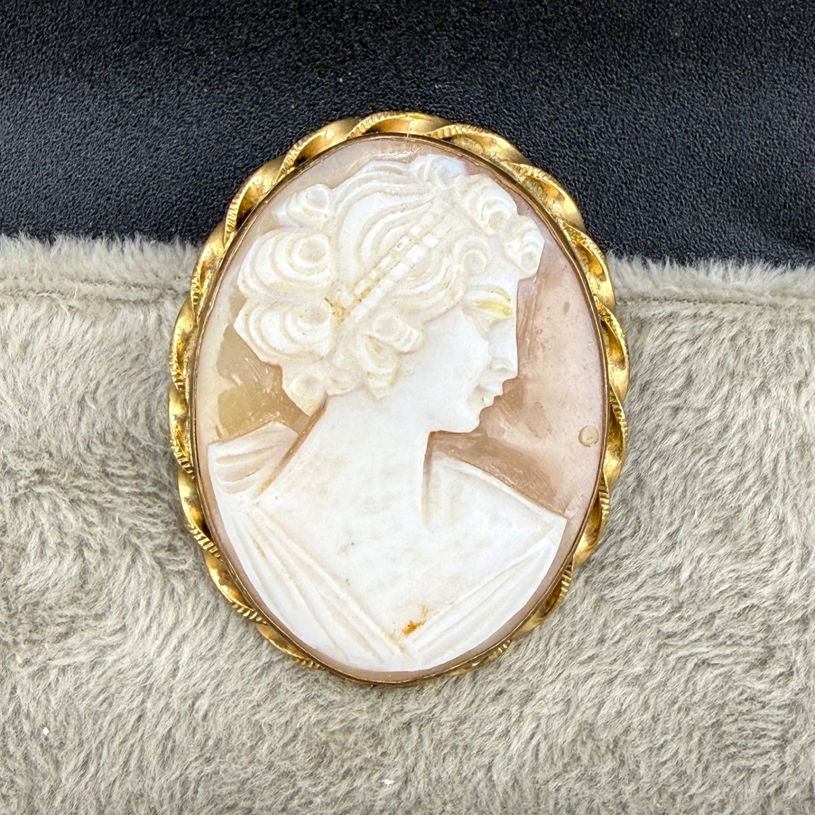 Vintage Cameo Brooch Carved Gold Tone Pendant Bale