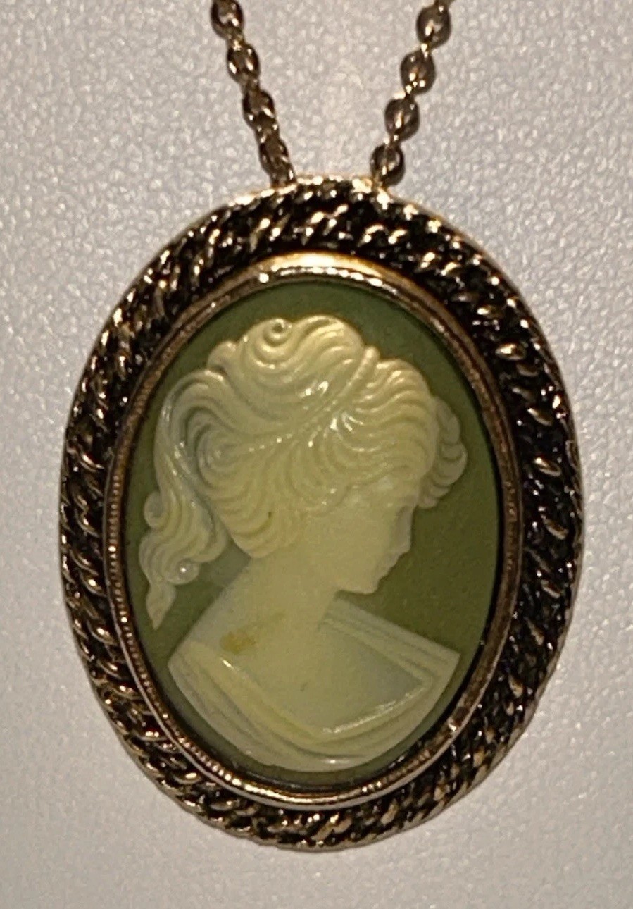 Vintage PERI Signed Cameo Brooch Pendant Necklace Green Resin Gold Tone 60s MCM