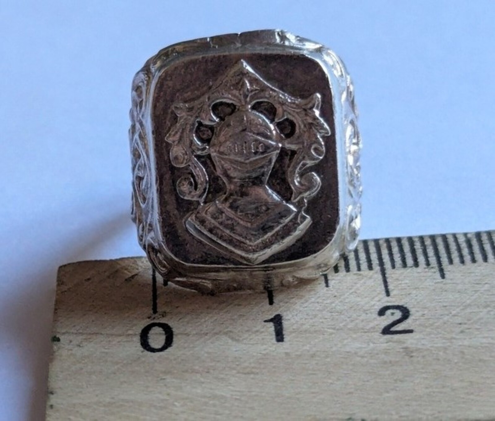 Vintage men’s signet ring sterling silver 925 Size 9.5 Weight 8.94 g. Knight.