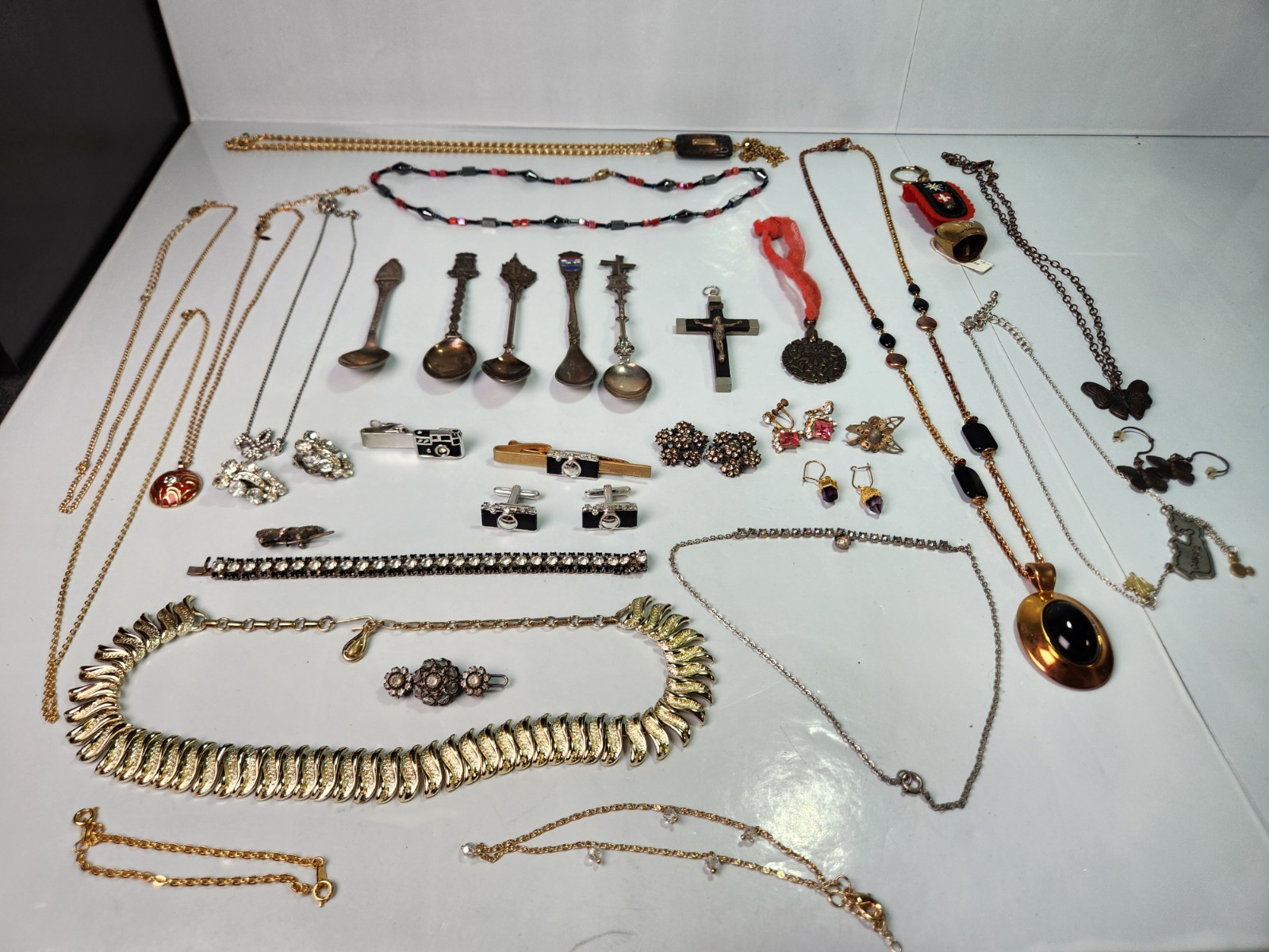 Costume Jewelry And Items Vintage Mixed Lot Mostly Wearable