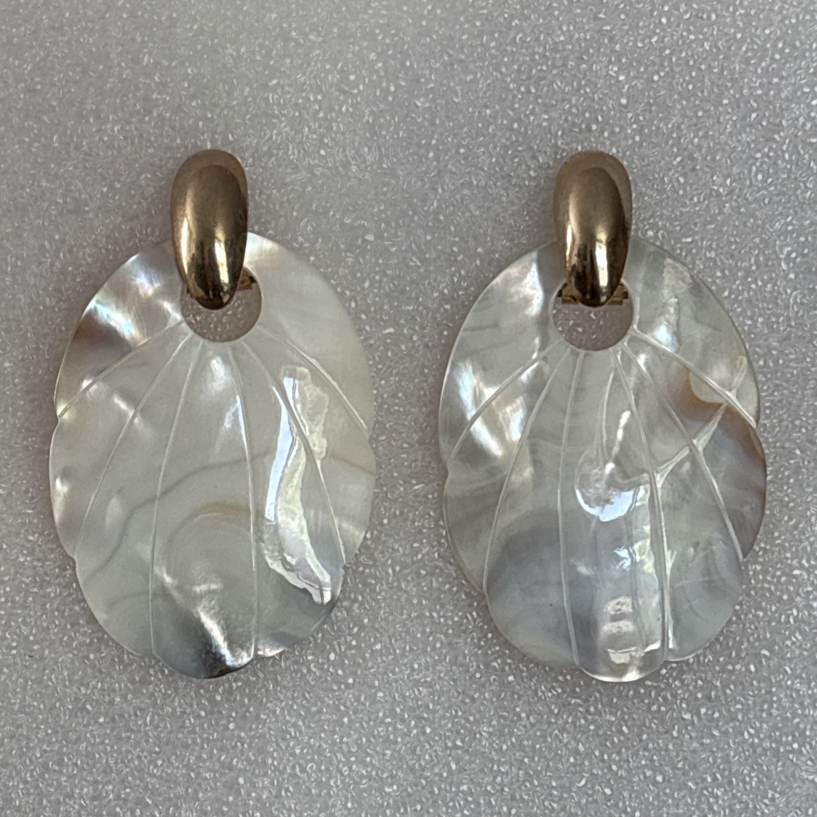 VTG Mother Of Pearl Carved Petal White Tan Omega Stud Dangle Earrings NEW