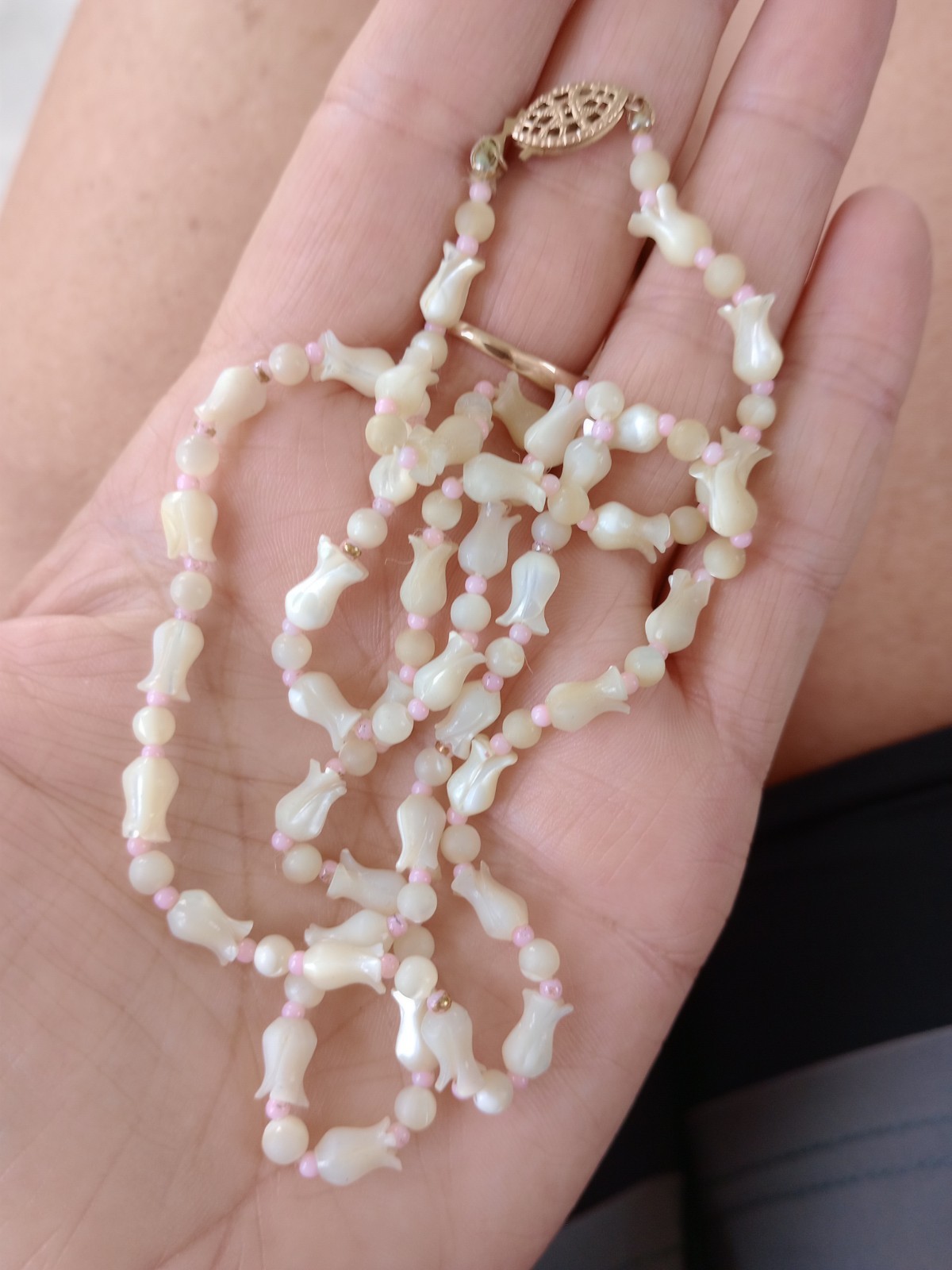 ​Vintage Carved Mother of Pearl Tulip Necklace 14K Gold Filled Clasp 14/20 25″