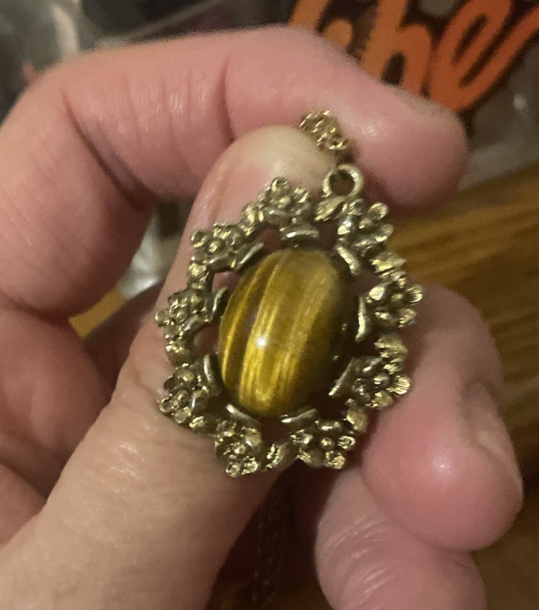 Vintage Tiger Eye Stone in Bronze Floral Motif Pendant 20” Chain Necklace Estate