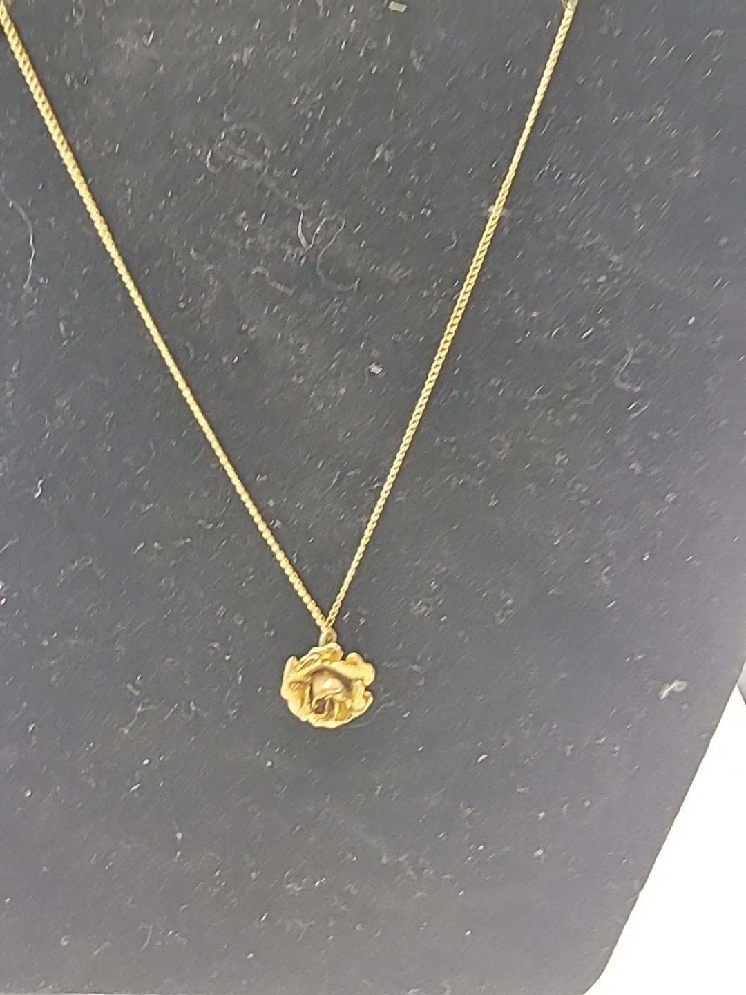 Necklace in 12 Kt gold fill rose pendant. 18 in chain. Vintage. 9 in drop