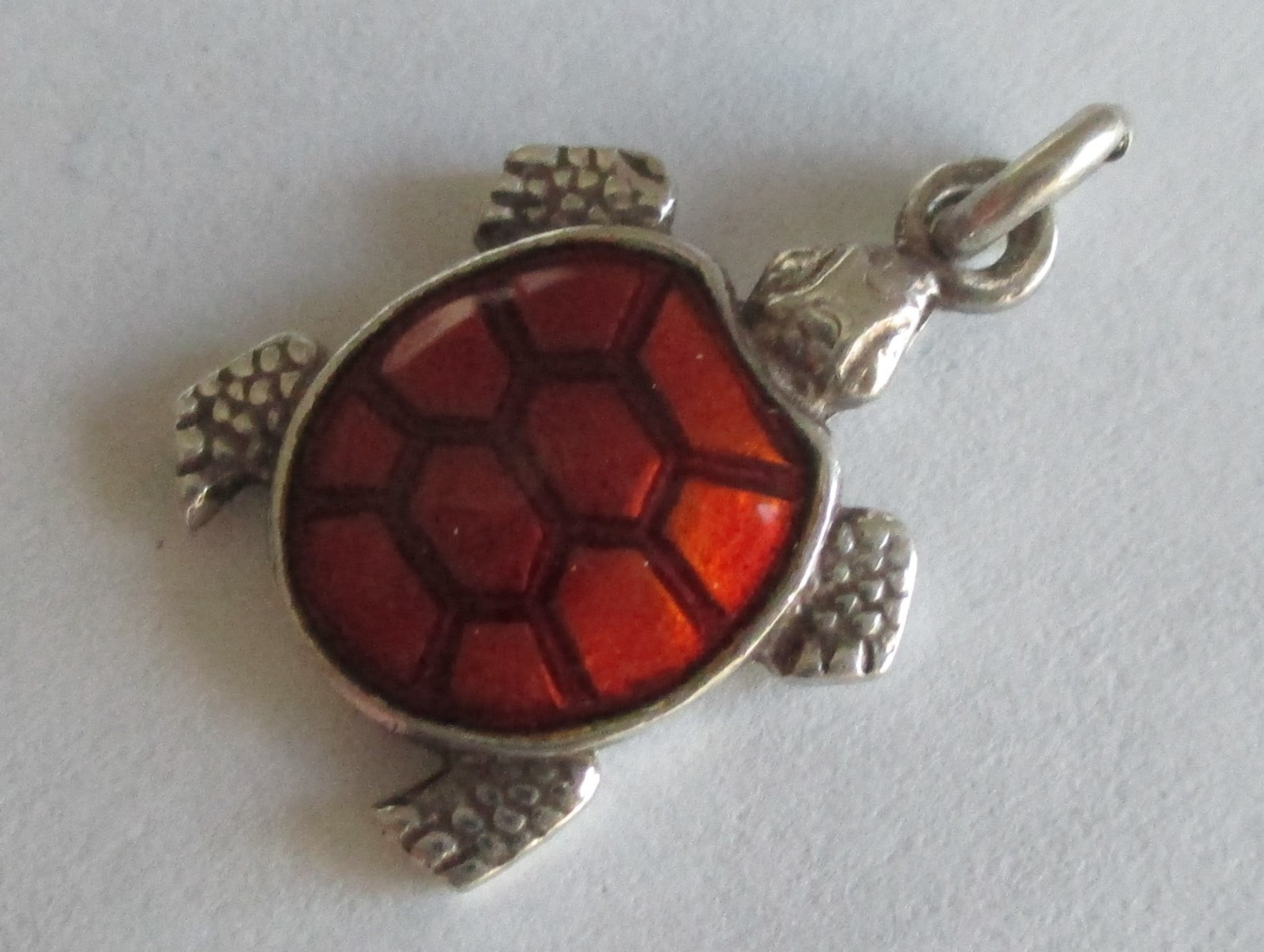 11/16in VINTAGE STERLING SILVER RED ENAMEL SEA TURTLE ANIMAL CHARM