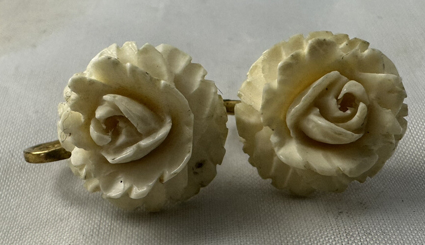 White Plastic Rose Earrings Flower Shape Clip-On Earrings 1950’s Vintage