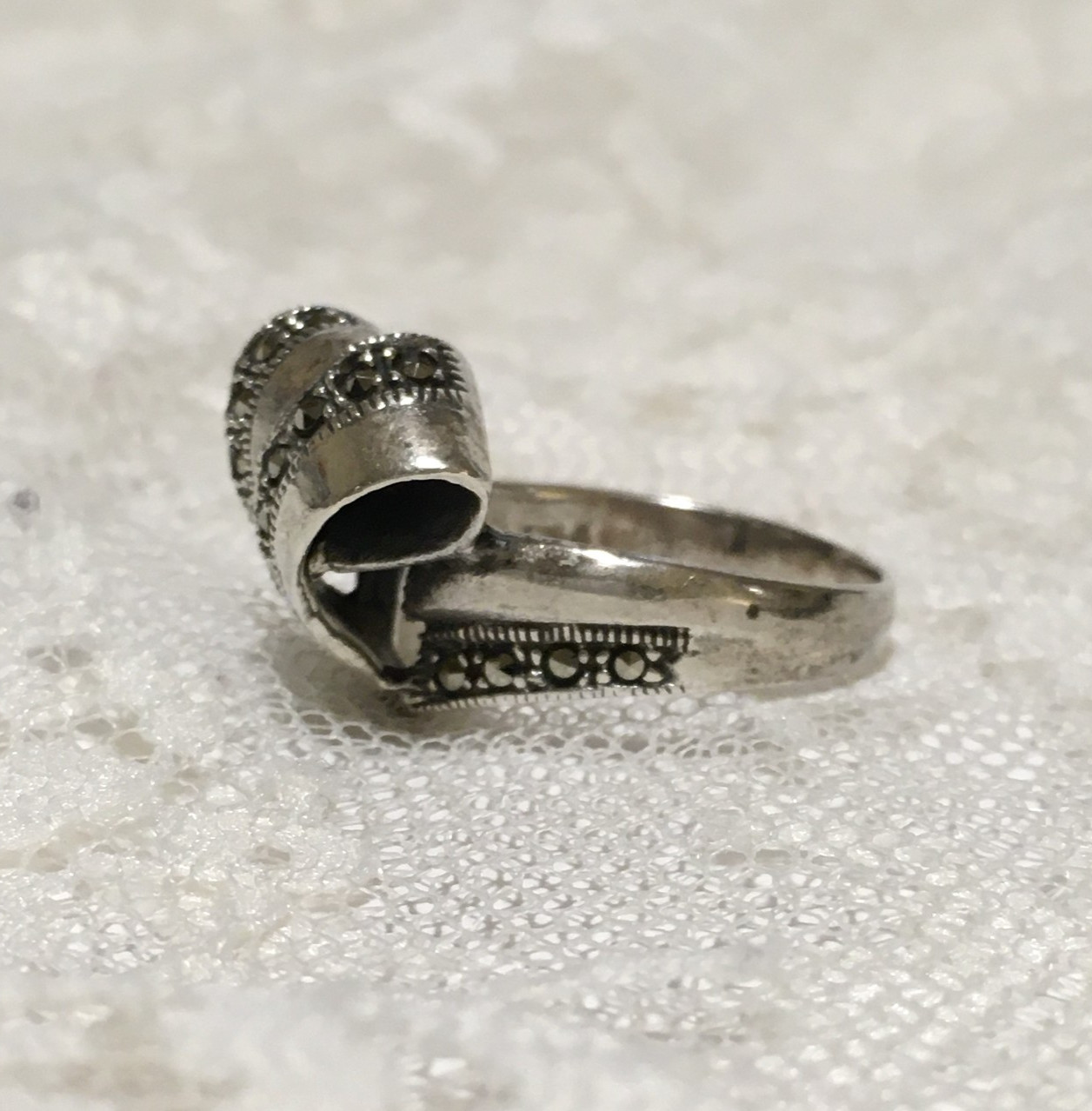 Vintage Sterling Silver Ring Womens Sz 8.25 Ribbon Bow design Marcasite Accents