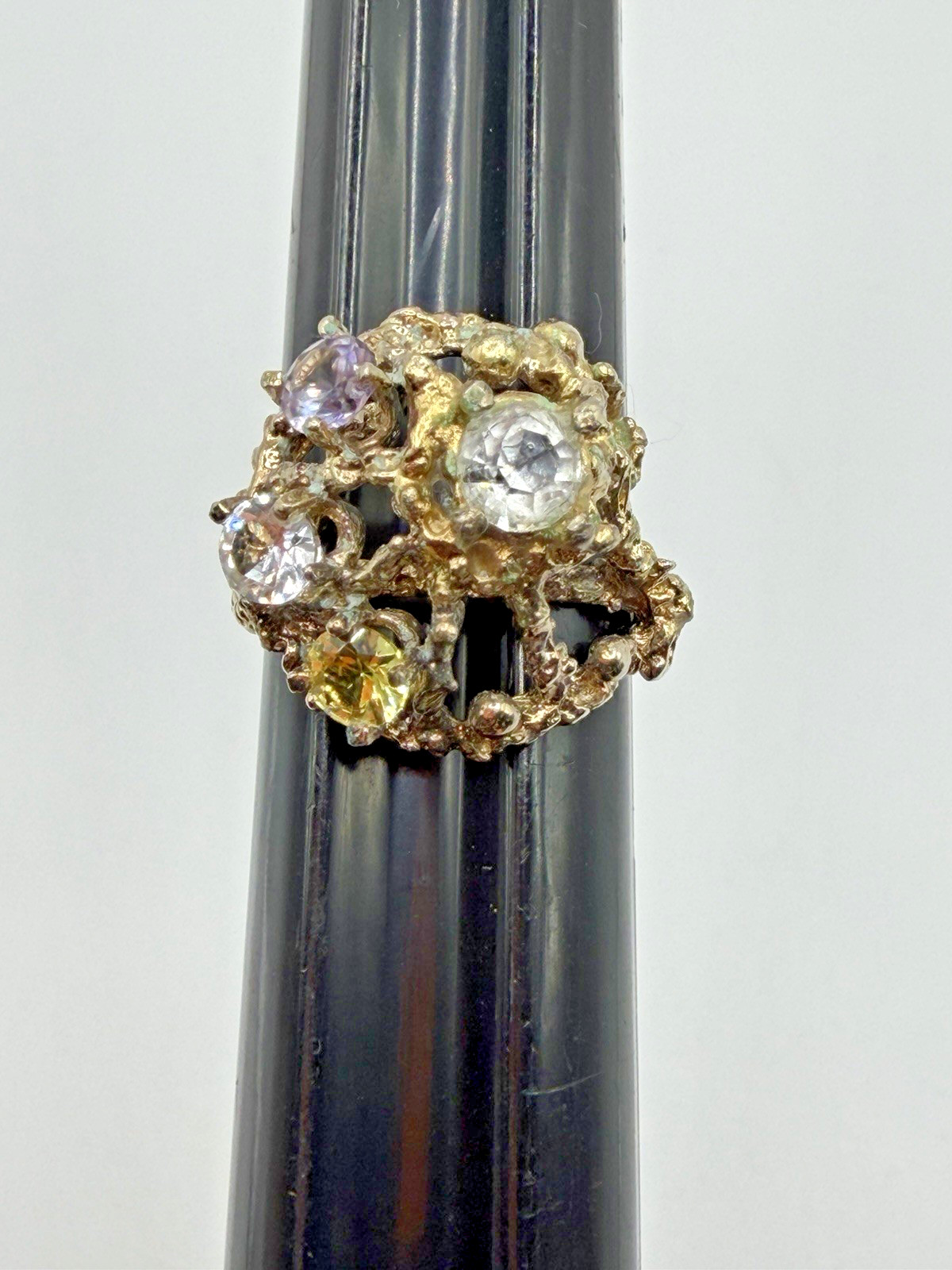 VINTAGE GOLD TONE BRUTALIST MULTI STONE RING SIZE 6