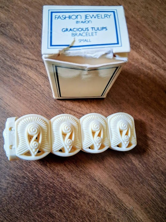 Vintage 1982 AVON Gracious Tulips Plastic Stretch Bracelet Japan New In Box