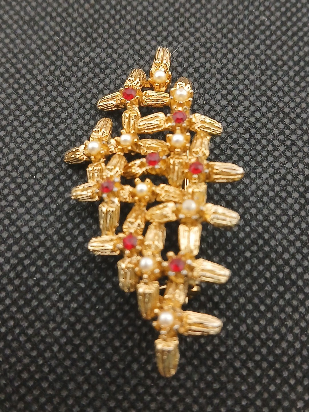 Unique goldtone lattice metal work brutalist faux pearls & rubies brooch