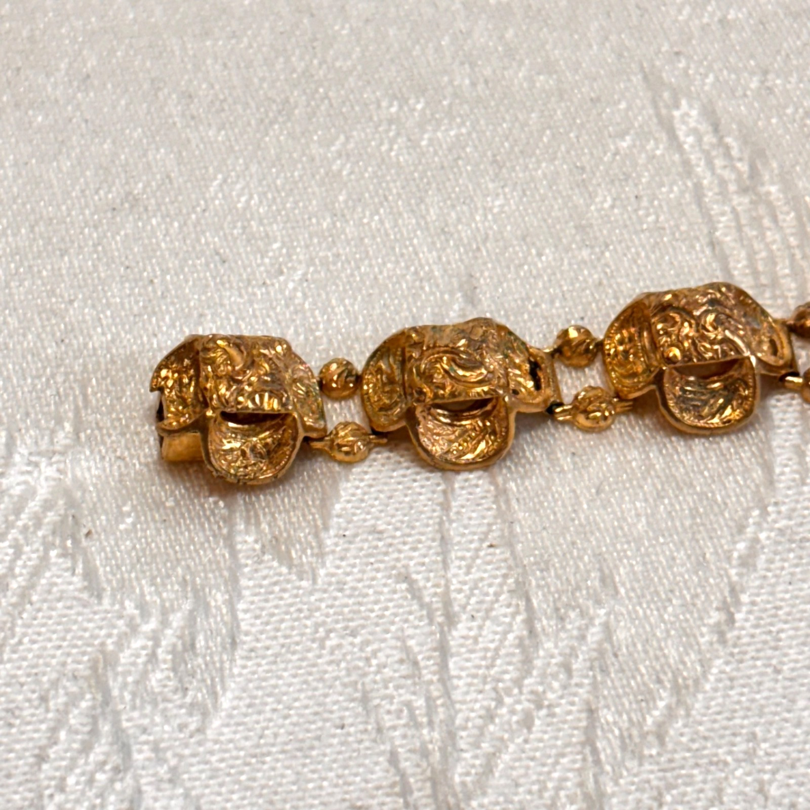 BRACELET goldtone metal temple lightweight box clasp NO BELL vintage 6 1/4″ circ