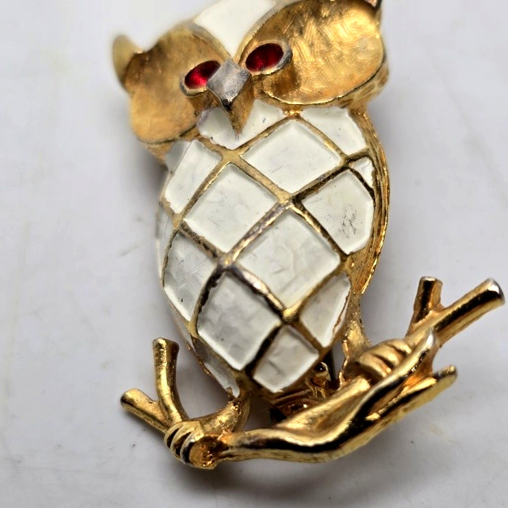 Owl Bird Brooch Pin Enamel Gold Tone Red Rhinestone Eyes 1.5″ Fashion Jewelry