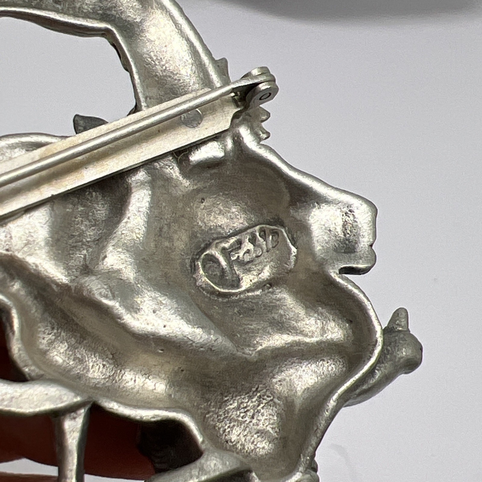 Animals Vintage Pewter Fable Brooch Pin Giraffe Zebra Lion Rhino Elephant Lion