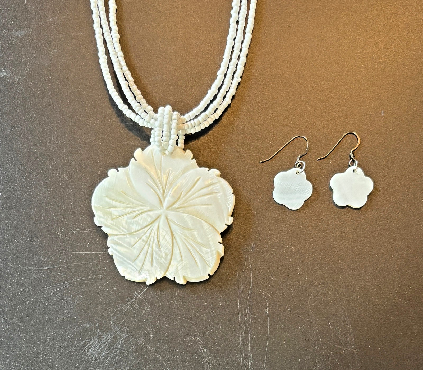 Vtg Mother of Pearl Necklace & Pierced Earrings Set Flower 1980s Island Wedding
