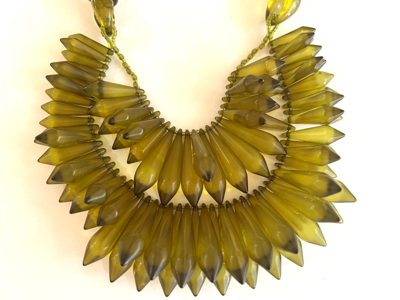 VINTAGE JOAN RIVERS ACRYLIC / RESIN BULLET SHAPED FRINGE STATEMENT NECKLACE