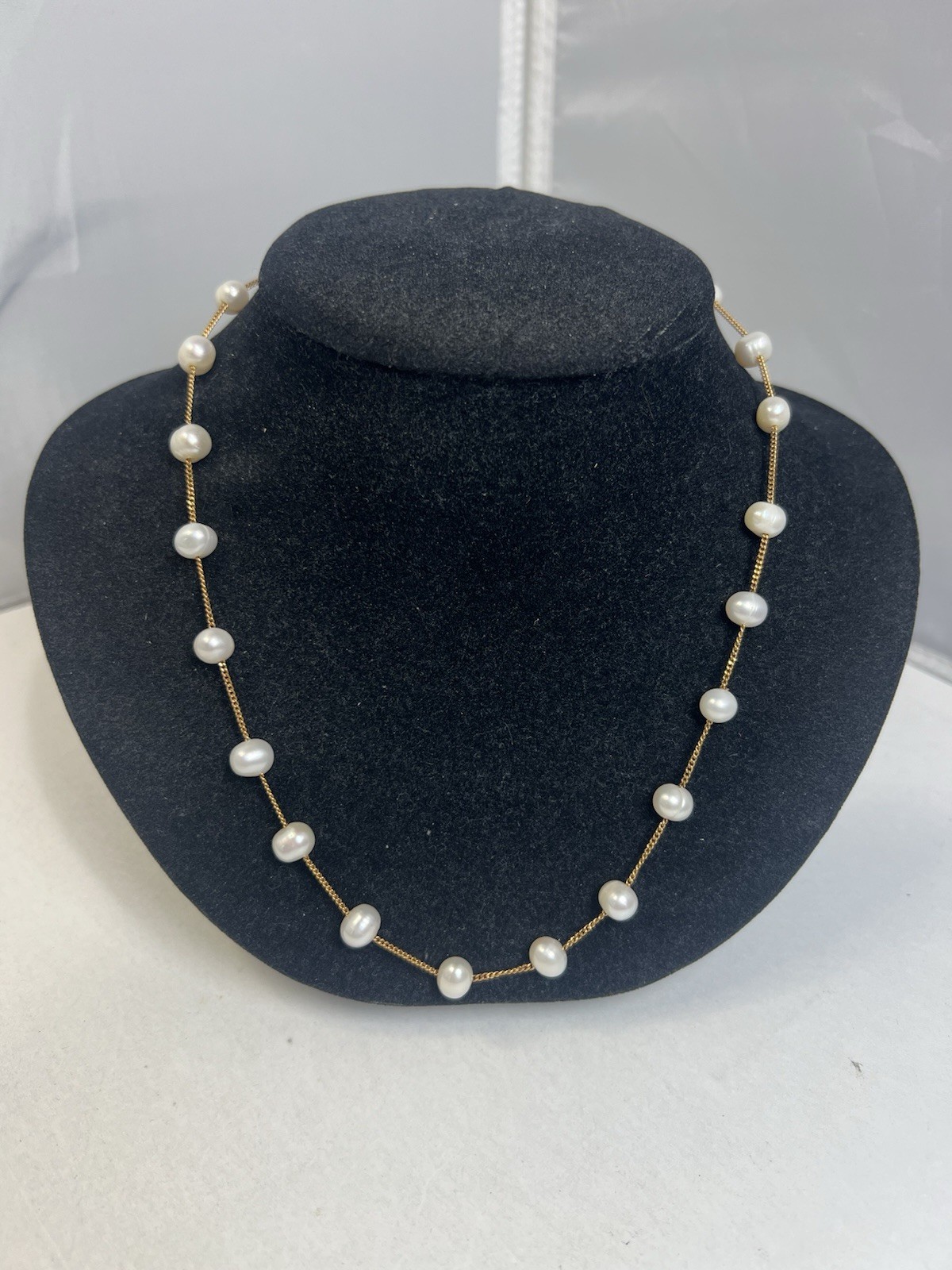 Beautiful Signed 14KGE W. Lind White Pearl Stationed Necklace 18″