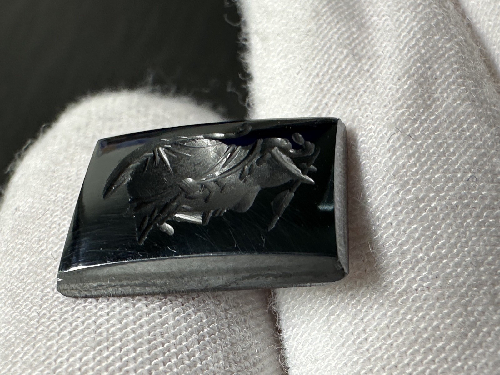 VINTAGE INTAGLIO WARRIOR ON METALLIC BLACK (HEMATITE?) LOOSE RECTANGLE N338