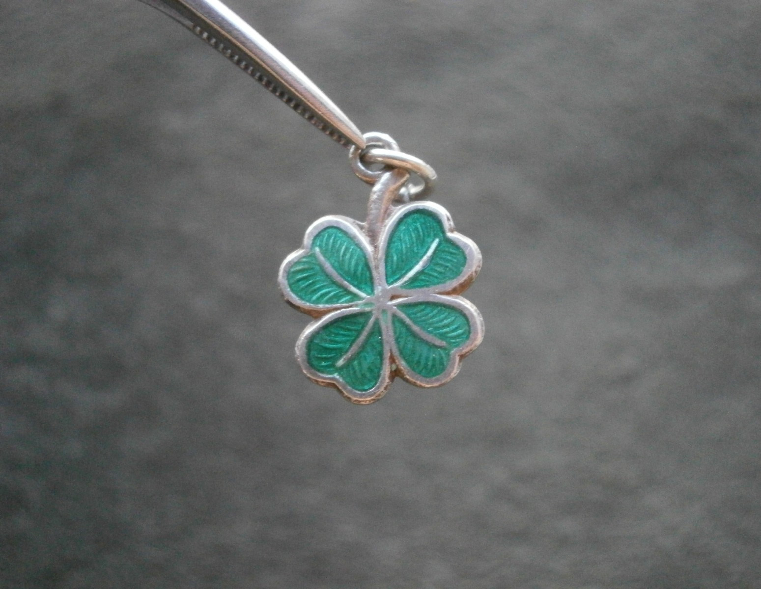 Small Lucky Four Leafed Clover Vtg Sterling Silver Enamel Bracelet Charm Pendant