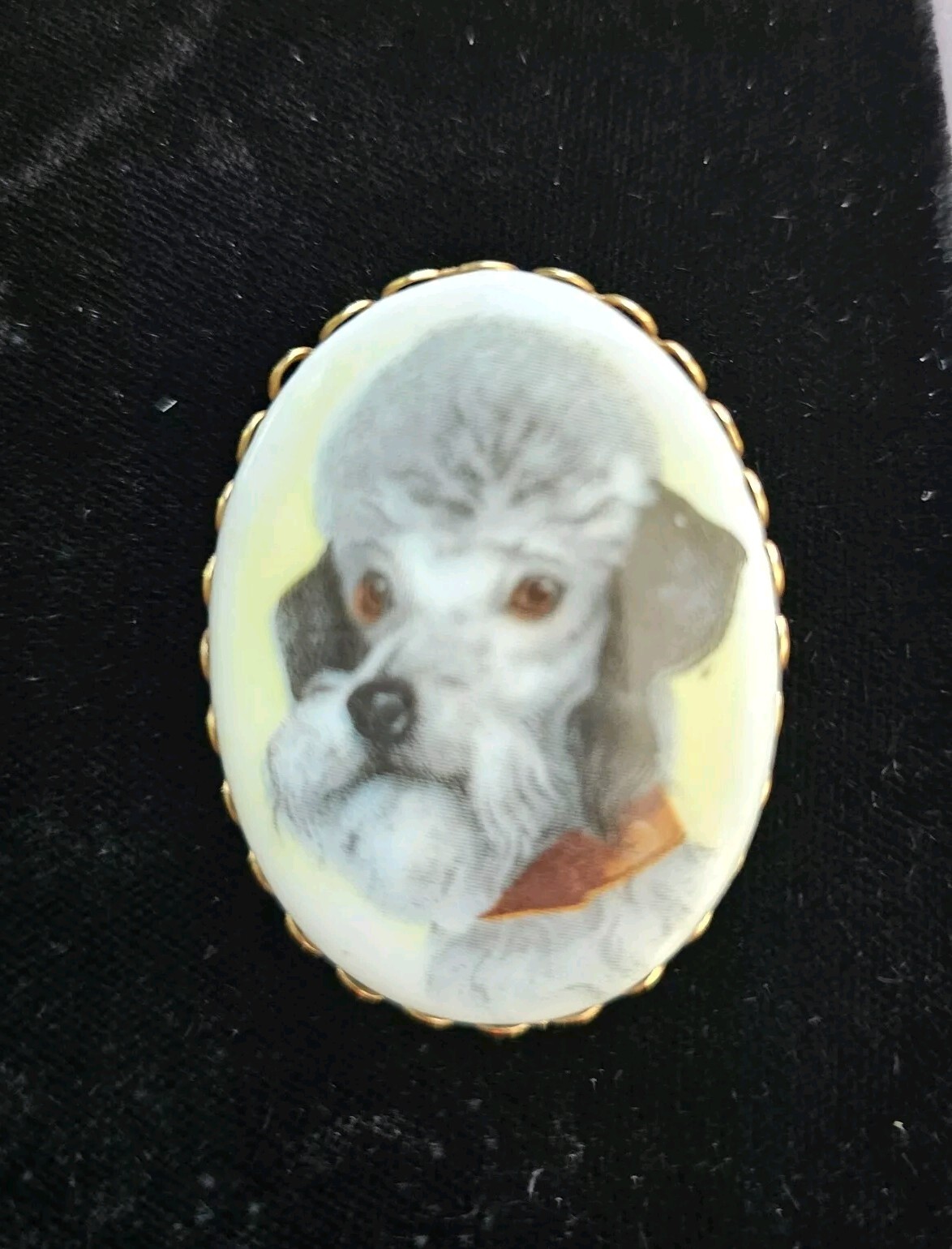 Vtg Porcelain Cameo Brooch Schnauzer Dog Pin 1.5″ Oval Goldtone Grey Dark Grey
