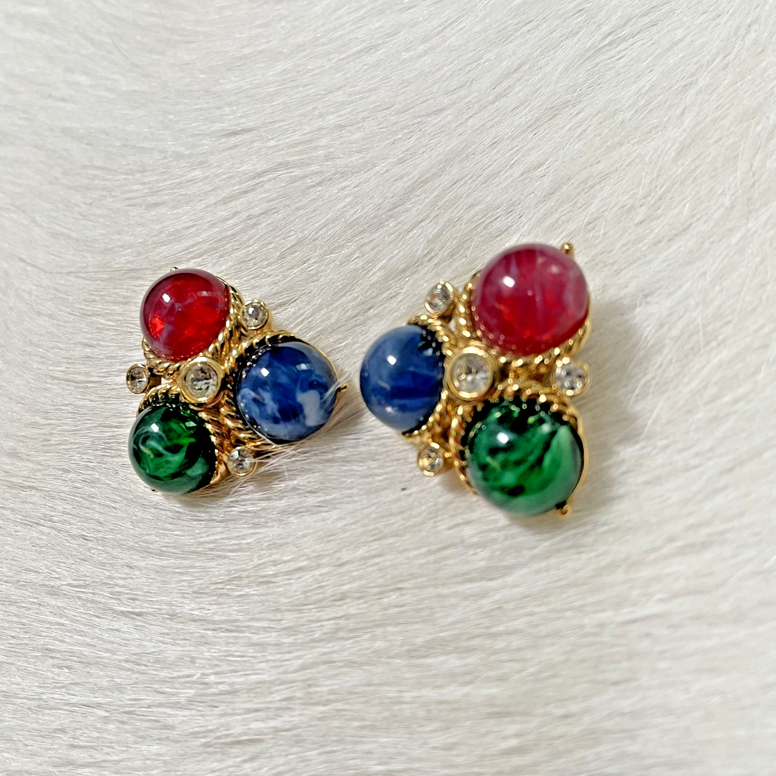 TRIFARI VTG Gold Tone Ruby Sapphire Emerald Cabochon & Crystals Clip On Earrings