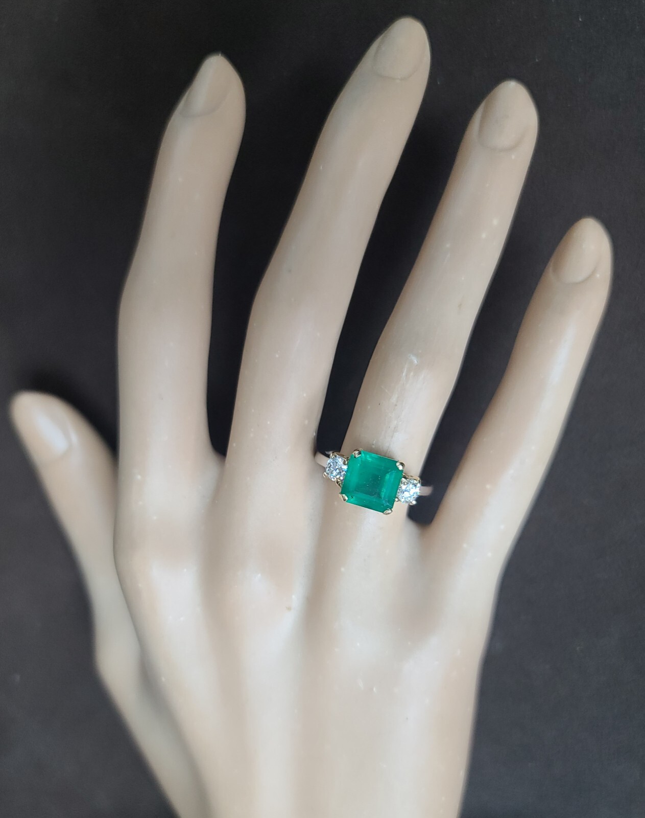 Vintage 14K Gold Engagement Ring 2.21CT. Natural Green Emerald Square Shape
