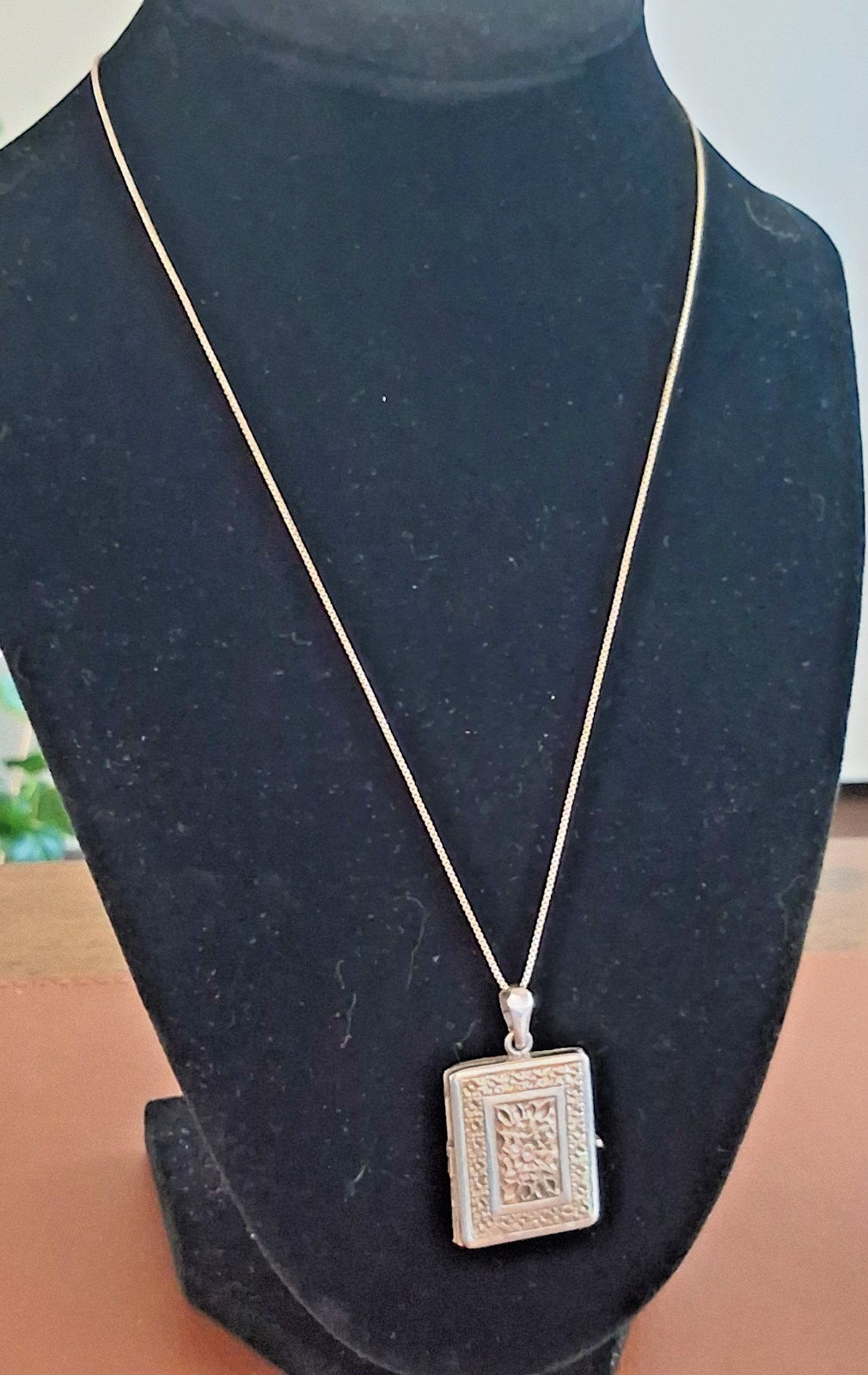 “Vintage 925 Sterling Silver Tricolor Locket Necklace 18” Italy Box/Silk Inserts